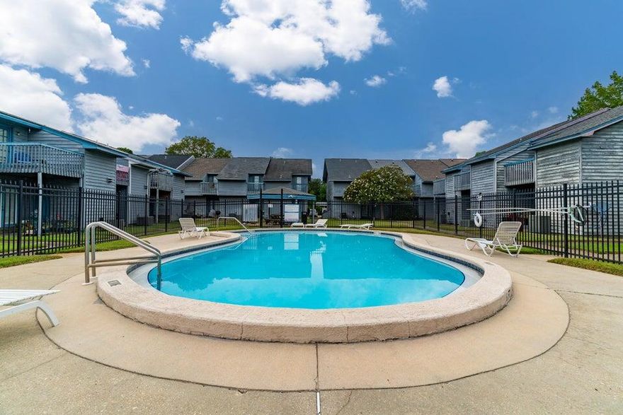 GREAT TOWNHOME FOR BUYERS OR INVESTORS. GREAT LOCATION TO HURLBURT AND EGLIN AFB. THIS TOWNHOME HAS TWO LARGE BEDROOMS, ONE FULL BATH AND ONE HALF BATH. SUMMER IS HERE AND THE COMMUNITY IN-GROUND POOL AND PICNIC AREA:WITH BBQ GRILL, PAVILLION AND GAZEBO JUST OUT YOUR BACK DOOR.