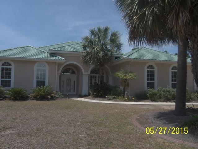 ***REO*** Located across the street form the Bay, this property will meet the needs of most any buyer. Interior freshly painted. New carpet. New kitchen appliances. Wet areas have tail flooring. Some wood flooring. Summer kitchen. Pool house with a full bath. Pool house has vessel sinks and oversized shower. Additional room in the pool house could be used for guest quarters, separate living area or separate living quarters for the main house. Third bath has a shower only. DON'T WAIT...YOU'BE TOOO LATE!!!