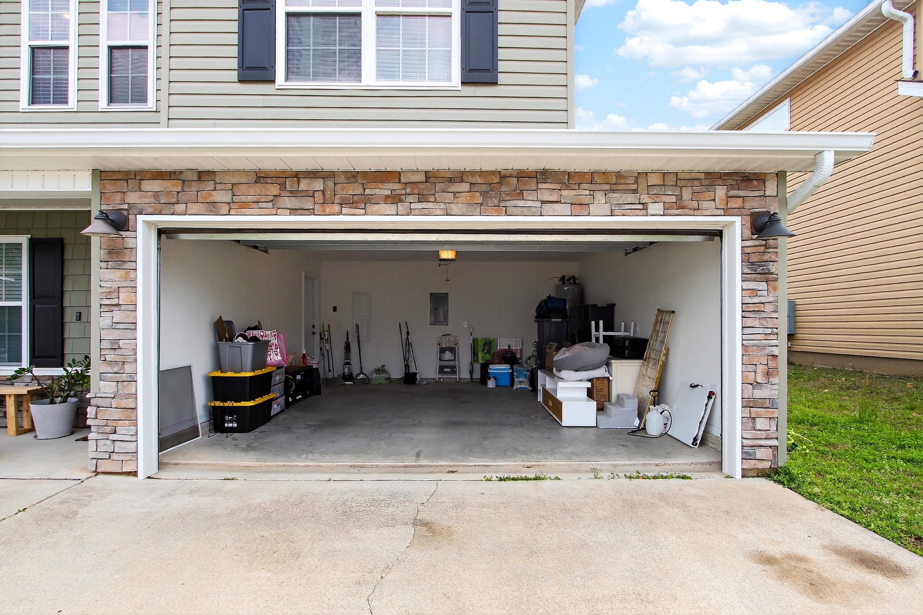 STILLWELL ESTATES - Residential Lease