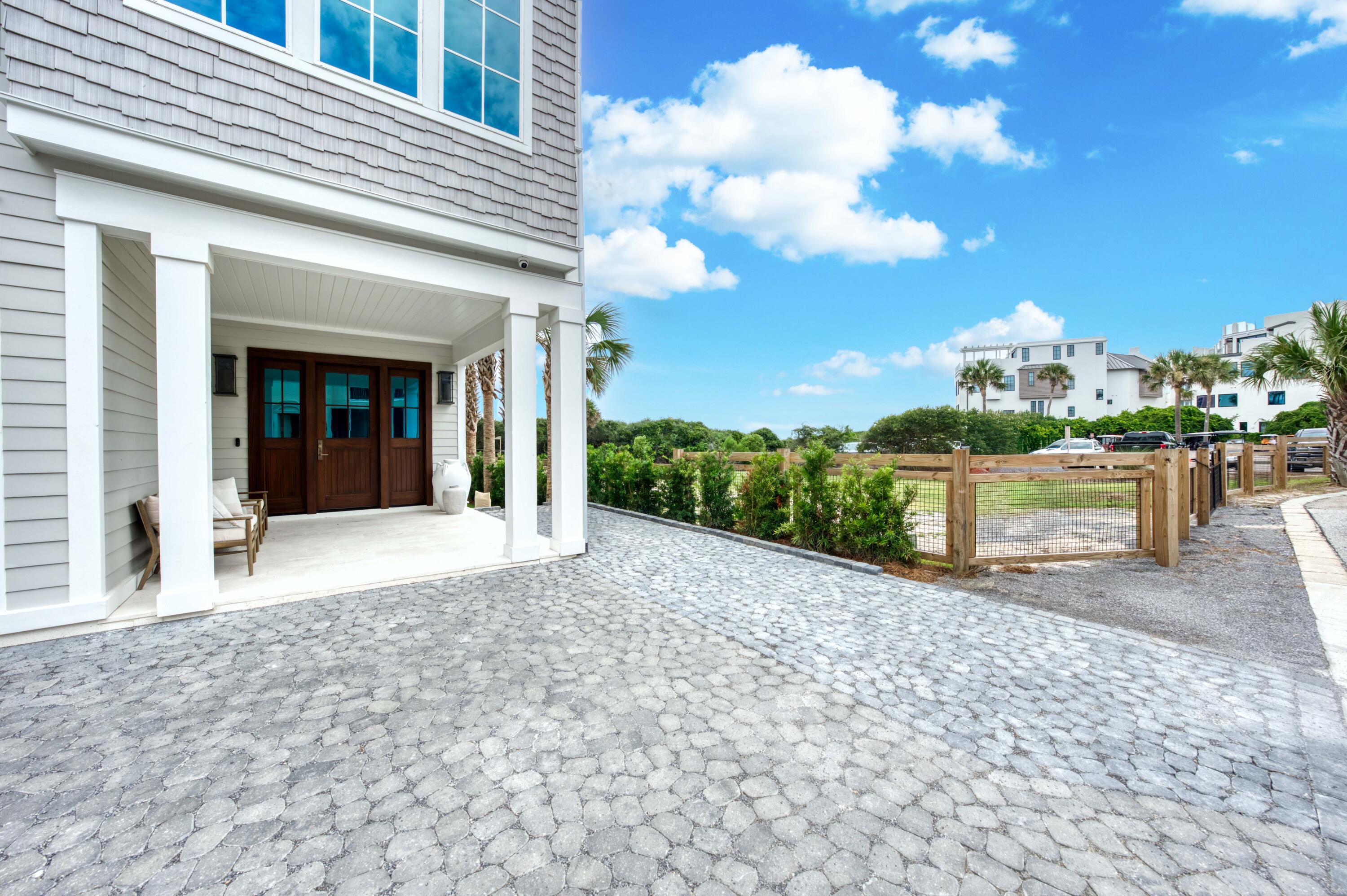 SEA WALK - Residential