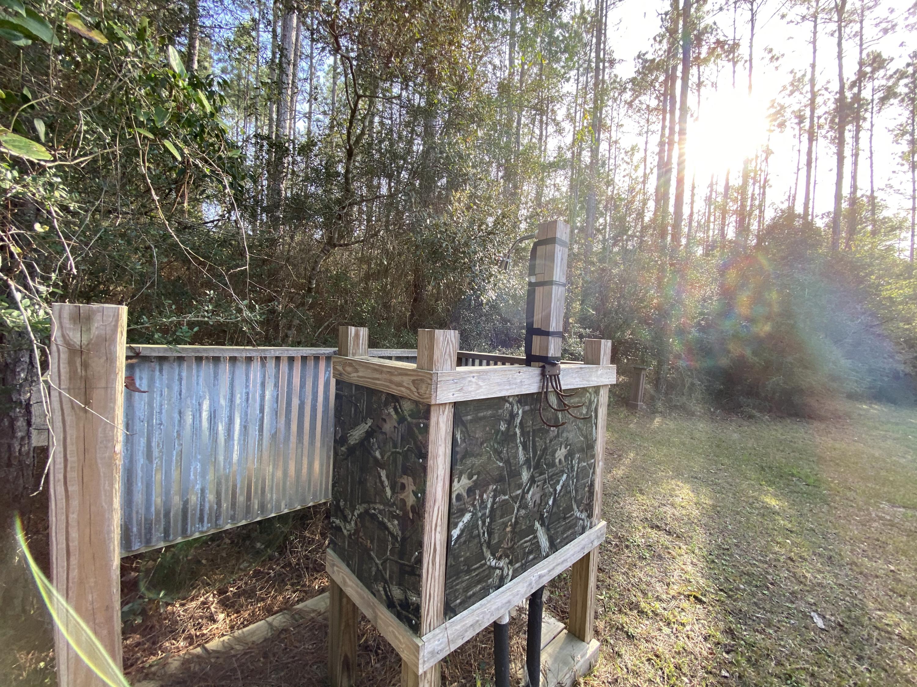 METES & BOUNDS - Land