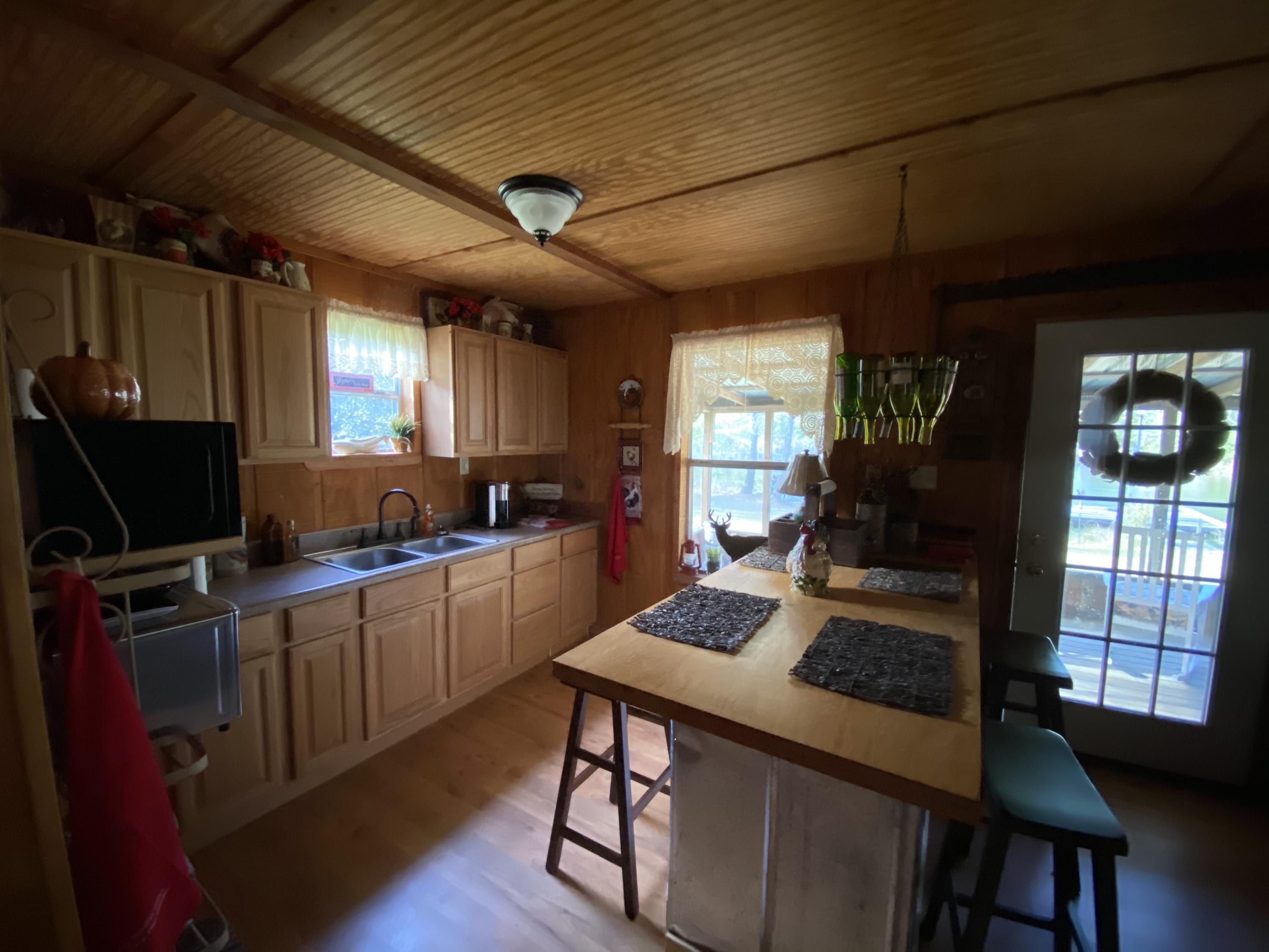 METES & BOUNDS - Land