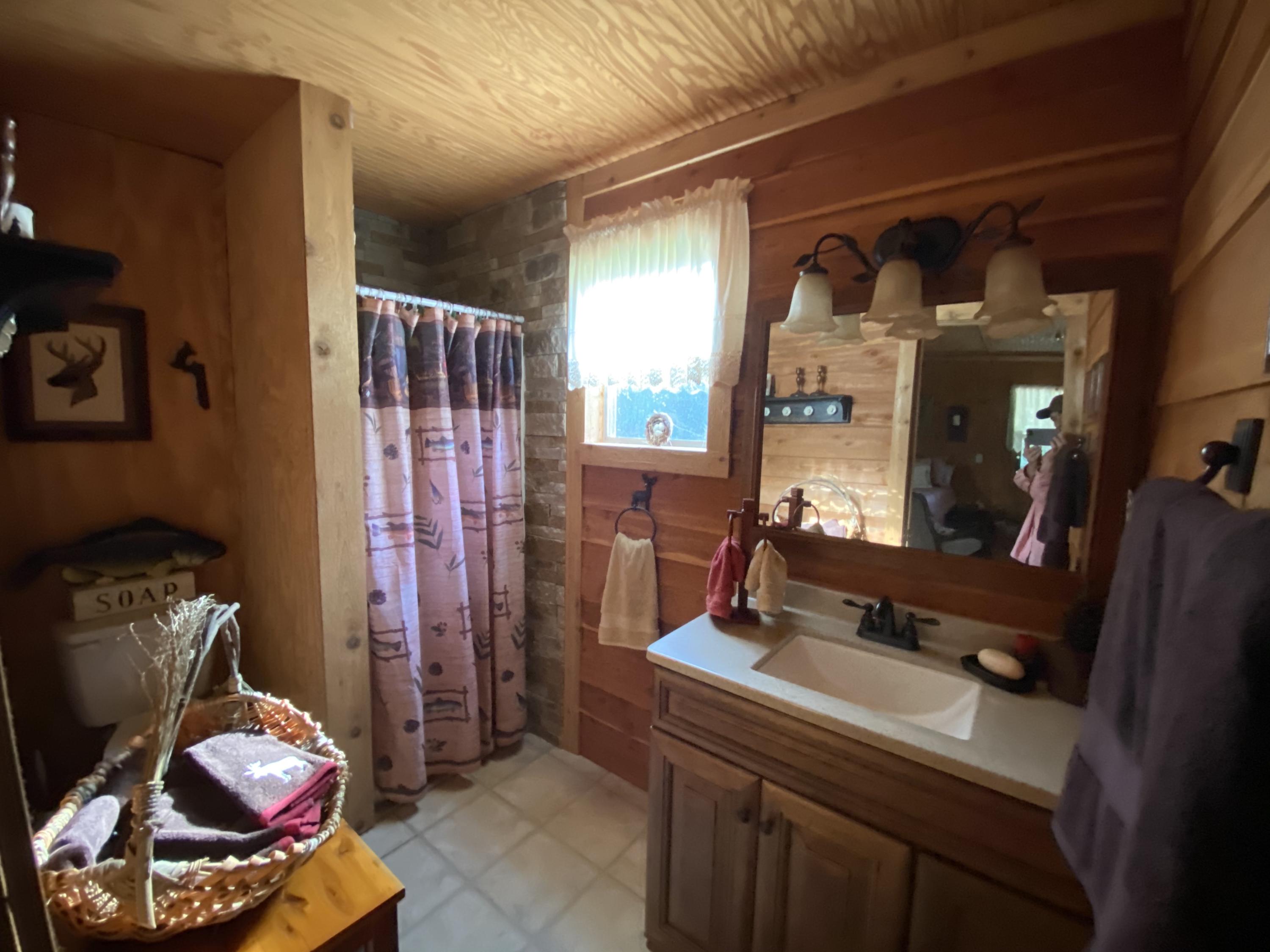 METES & BOUNDS - Land