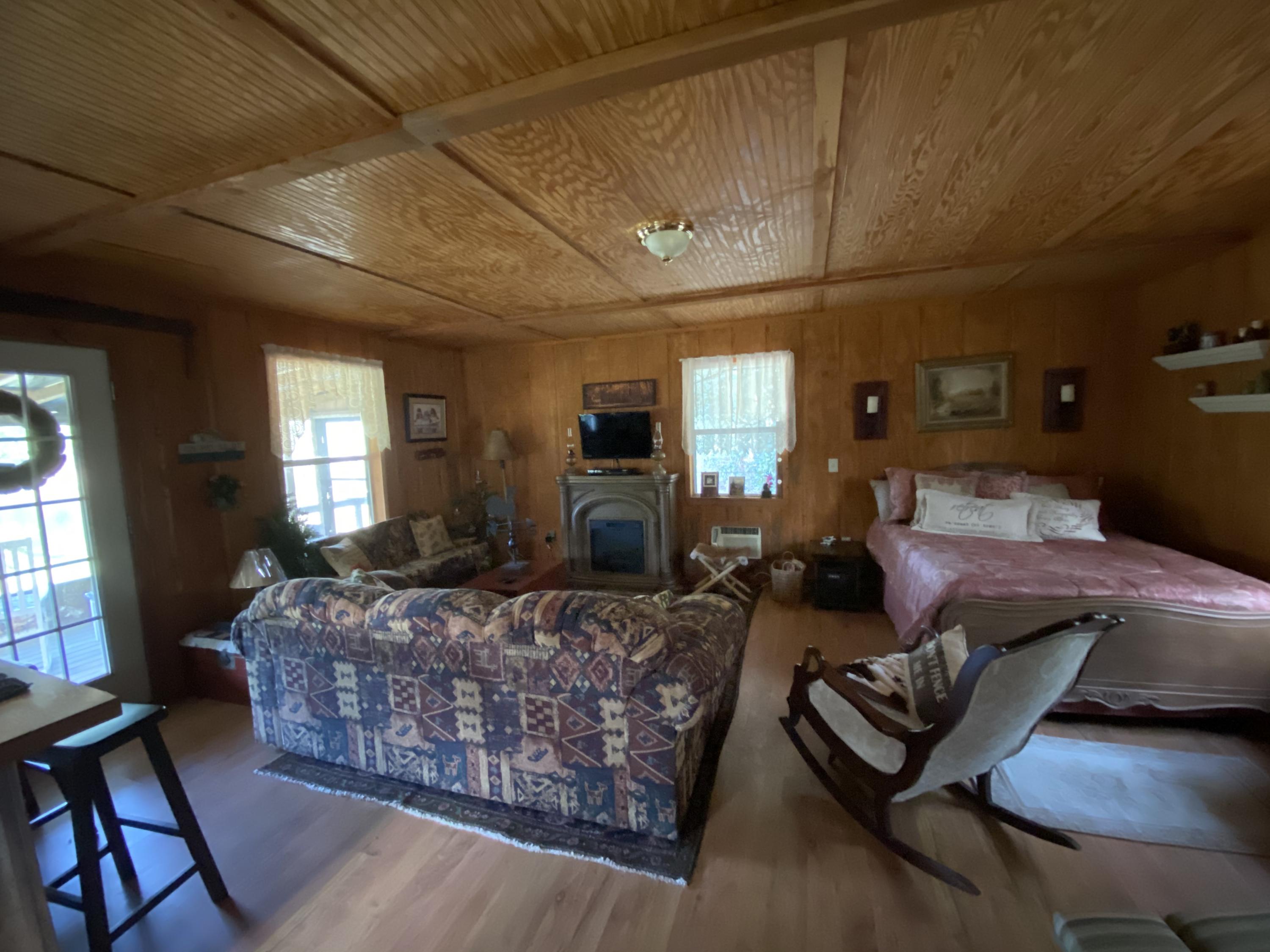 METES & BOUNDS - Land