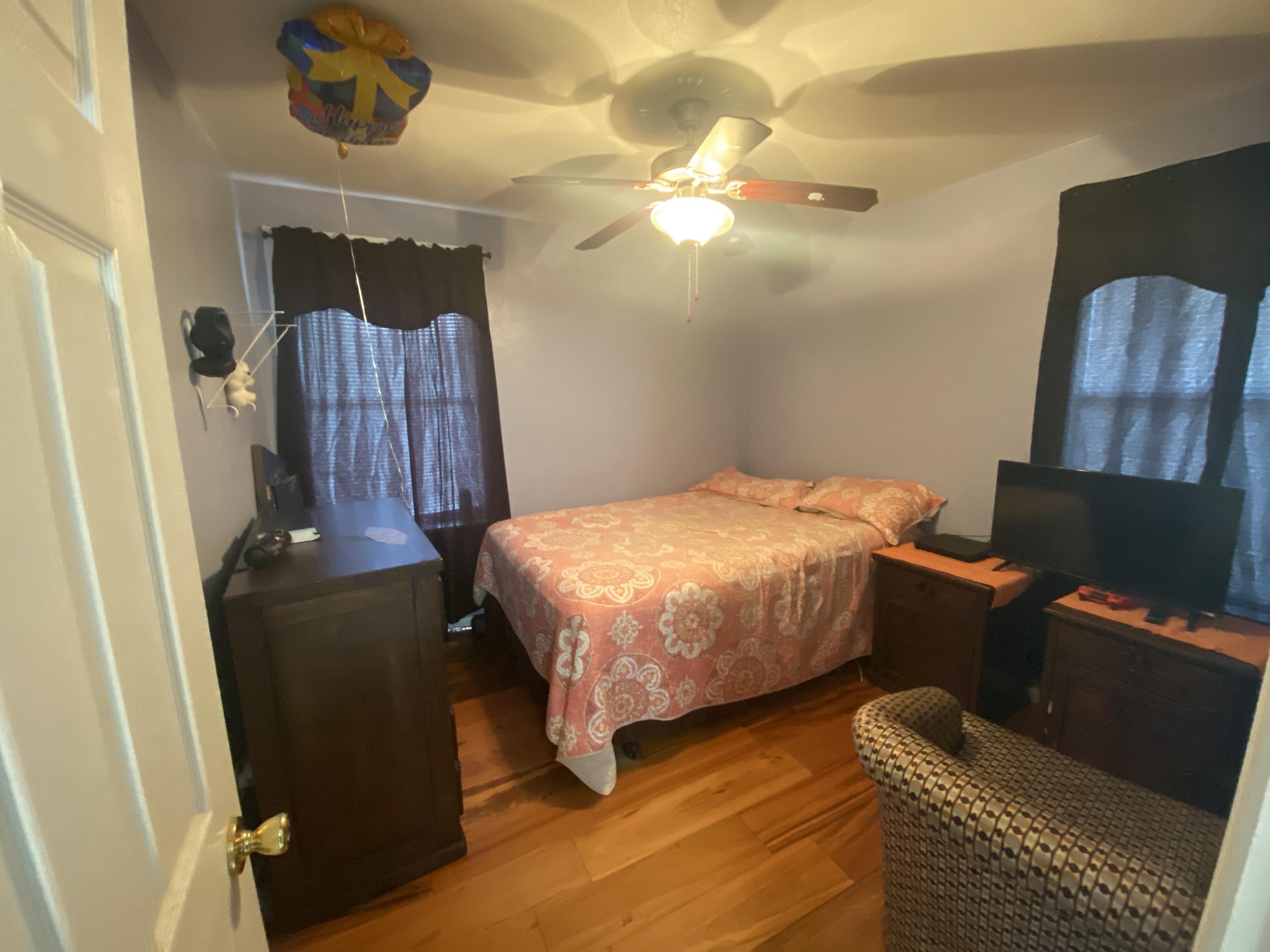 RE S/D PART ELLIOTT PT LOT 8 BLK A - Residential