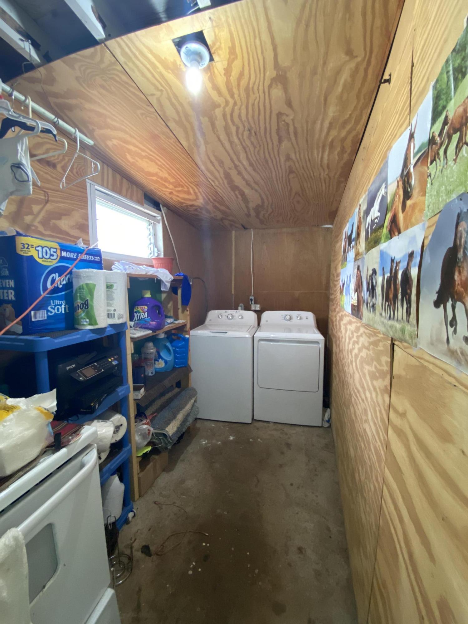 RE S/D PART ELLIOTT PT LOT 8 BLK A - Residential