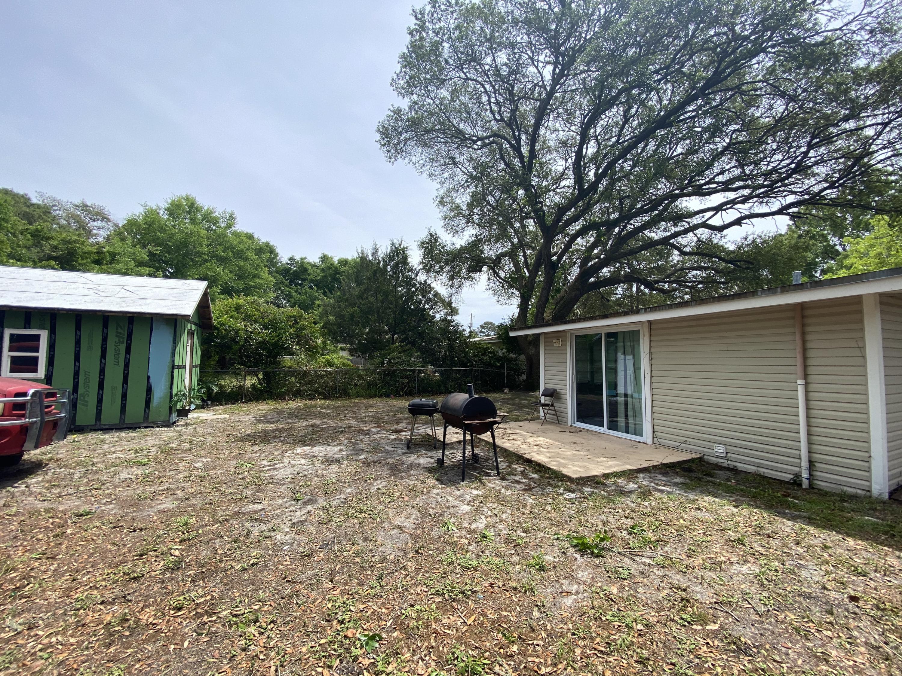 RE S/D PART ELLIOTT PT LOT 8 BLK A - Residential