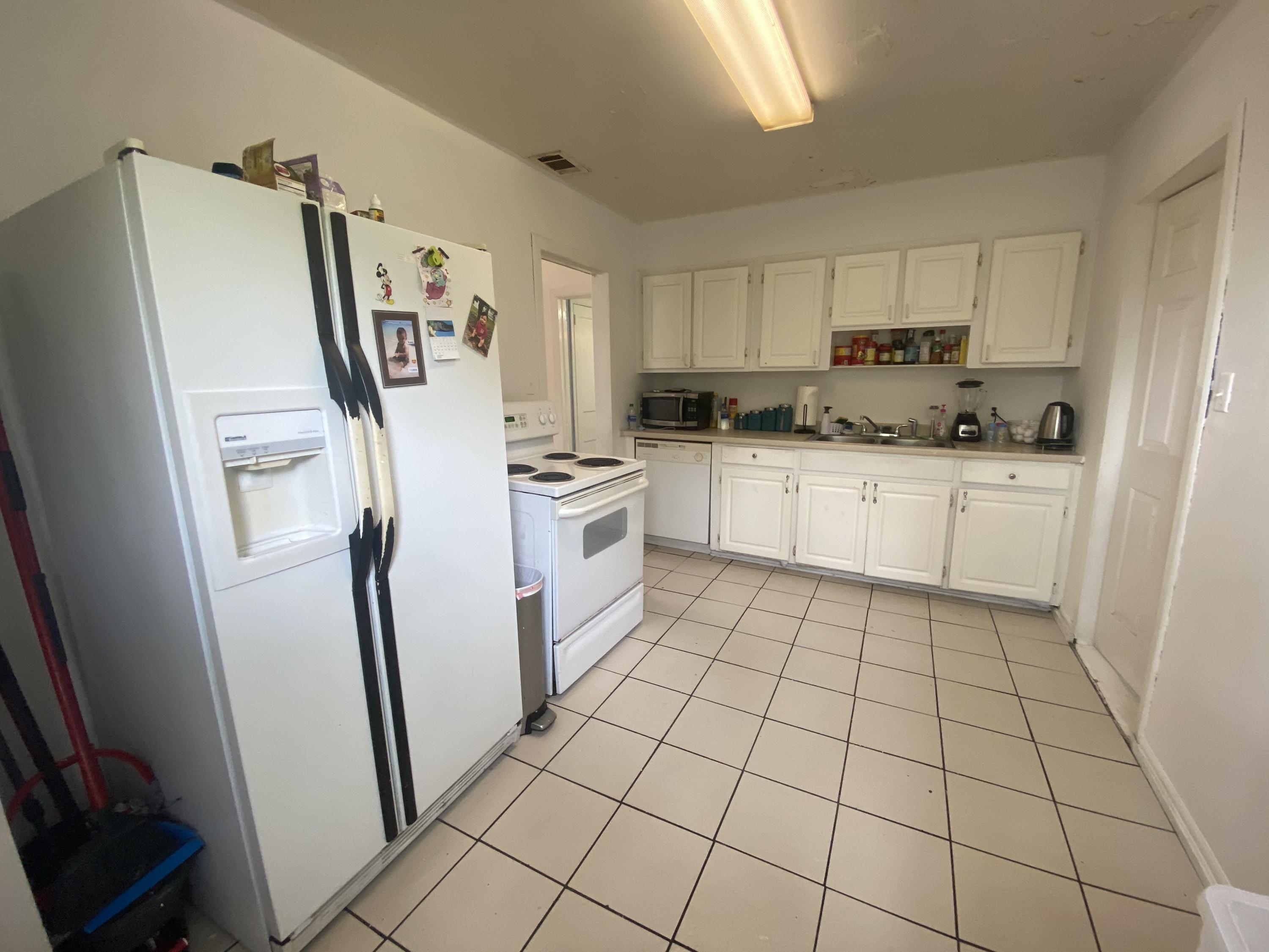 RE S/D PART ELLIOTT PT LOT 8 BLK A - Residential