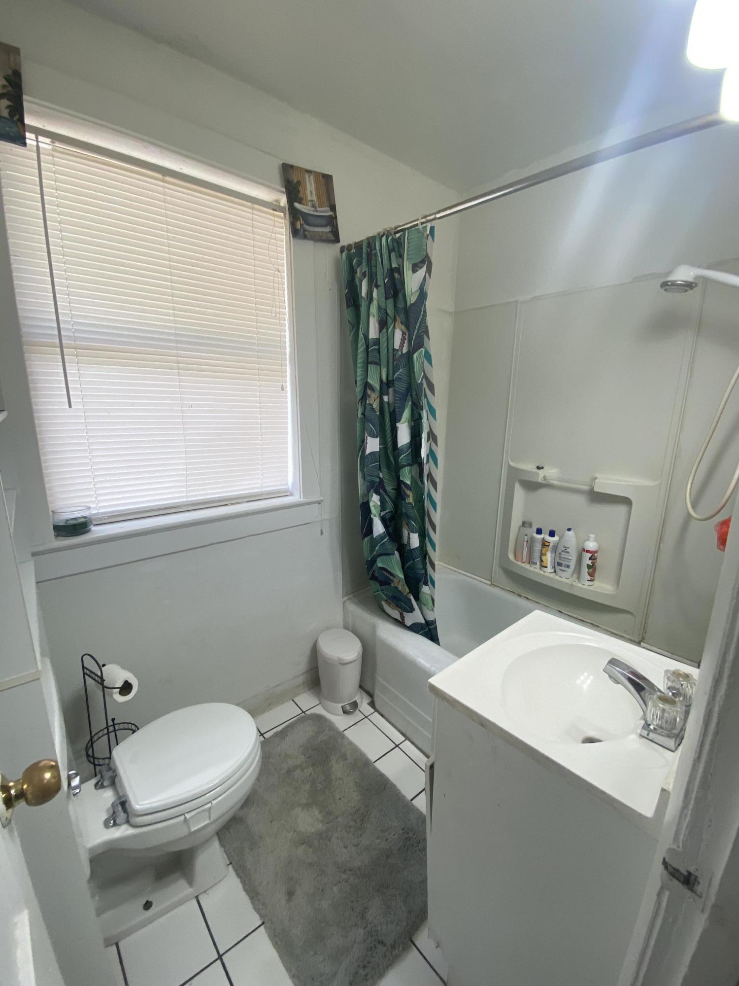 RE S/D PART ELLIOTT PT LOT 8 BLK A - Residential