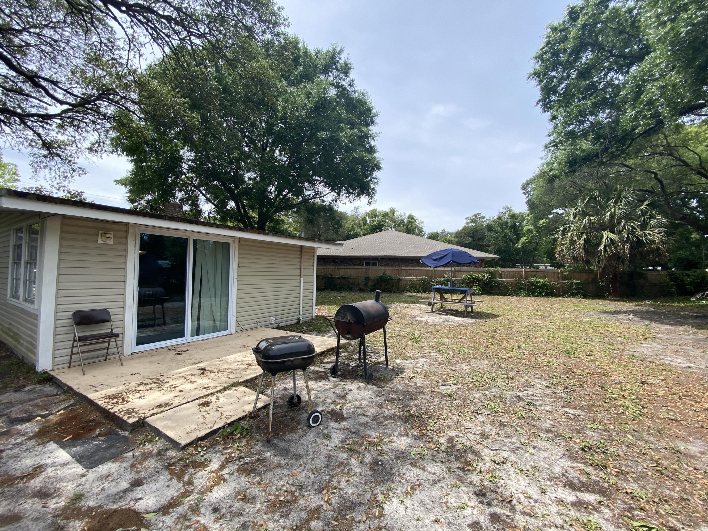 RE S/D PART ELLIOTT PT LOT 8 BLK A - Residential