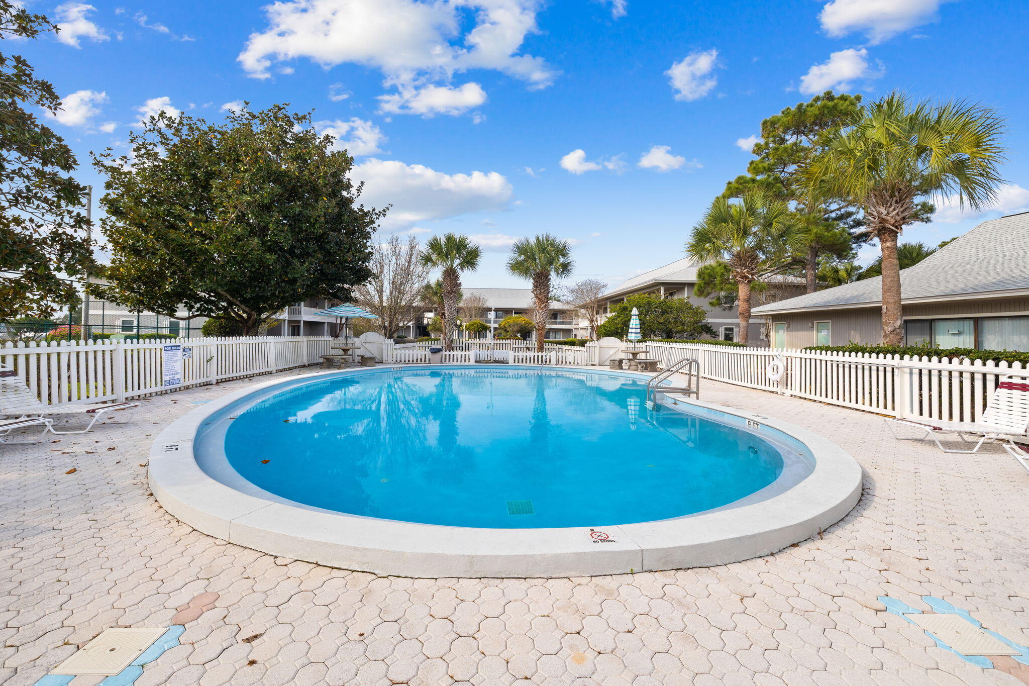 BEACHWOOD VILLAS CONDO - Residential