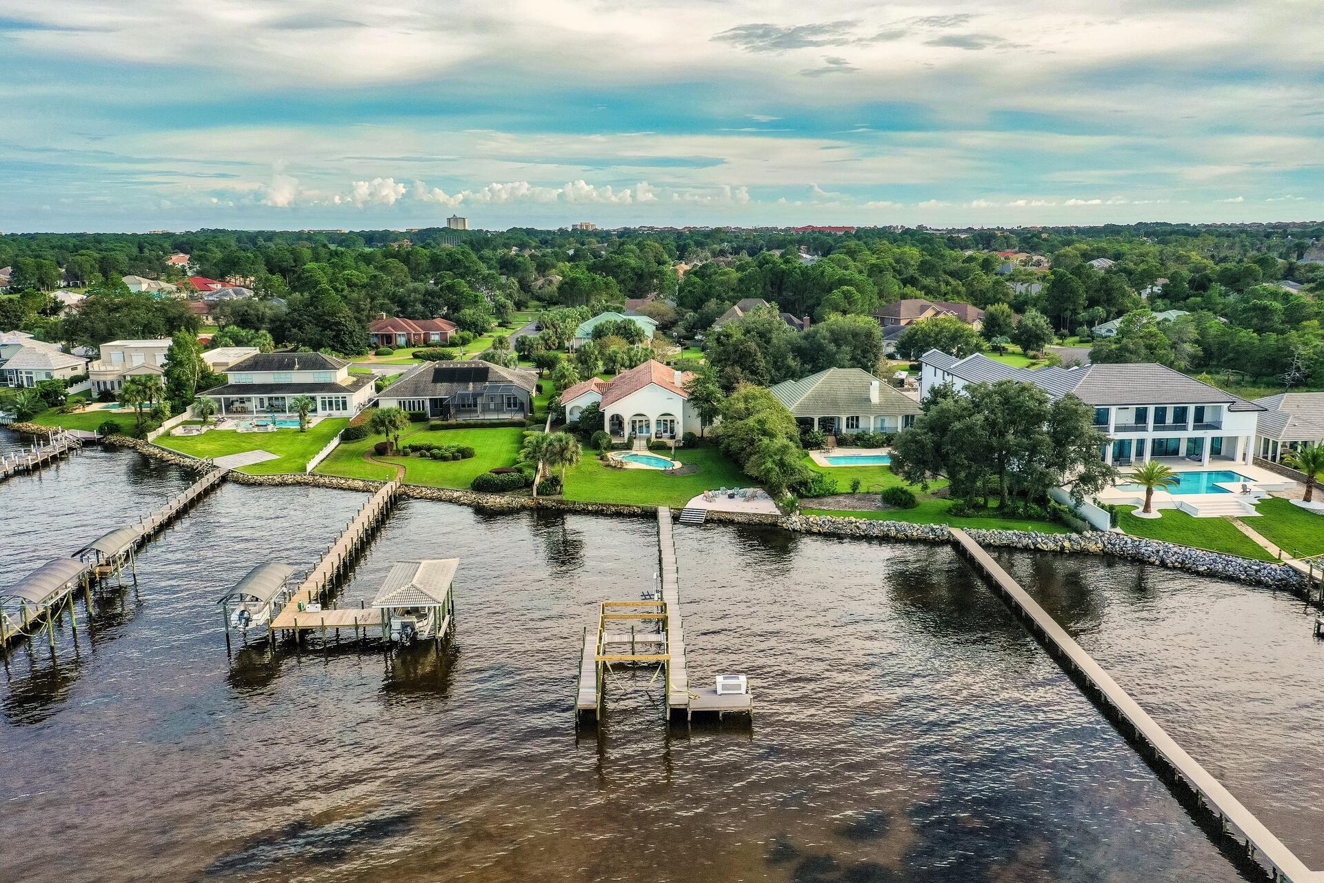 Emerald Bay BAYWINDS GOLF EST PH 1 - Residential