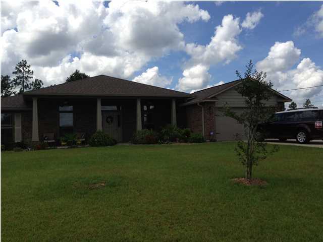 THIS LOVELY 4/2 BRICK HOME HAS A GREAT OPEN FLOOR PLAN FOR ENTERTAINING. THE KITCHEN FEATURES GRANITE COUNTER TOPS, A LOT OF CABINENT SPACE, LARGE RAISED BAR AND NICE SIZED ISLAND AND IS OPEN TO FAMILY ROOM. THERE IS A SEPARATE DINING ROOM. THE BEDROOMS ARE SPACIOUS AND THE MASTER HAS A LARGE MASTER BATH WITH DOUBLE VANITY, WALK-IN CLOSET, SEPARATE SHOWER AND GARDEN TUB. HOME HAS A SCREENED IN FLORIDA ROOM THAT OVERLOOKS THE NICE SIZED FENCED IN BACK YARD.
