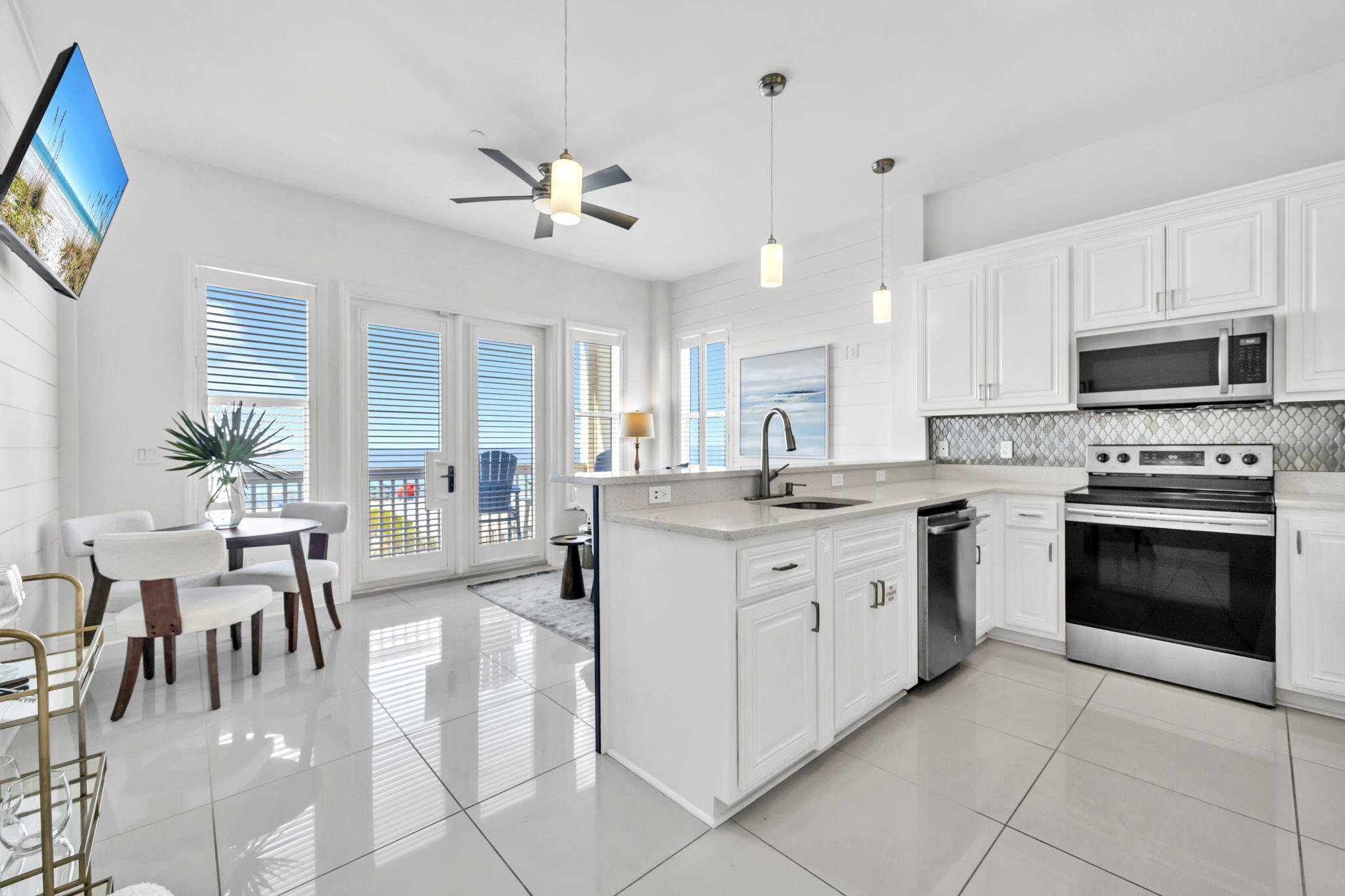 LEEWARD CONDO - Residential