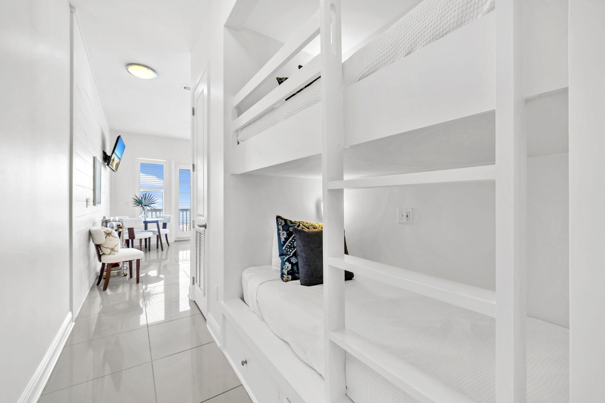LEEWARD CONDO - Residential