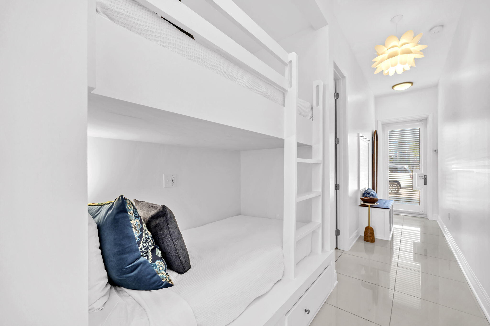 LEEWARD CONDO - Residential