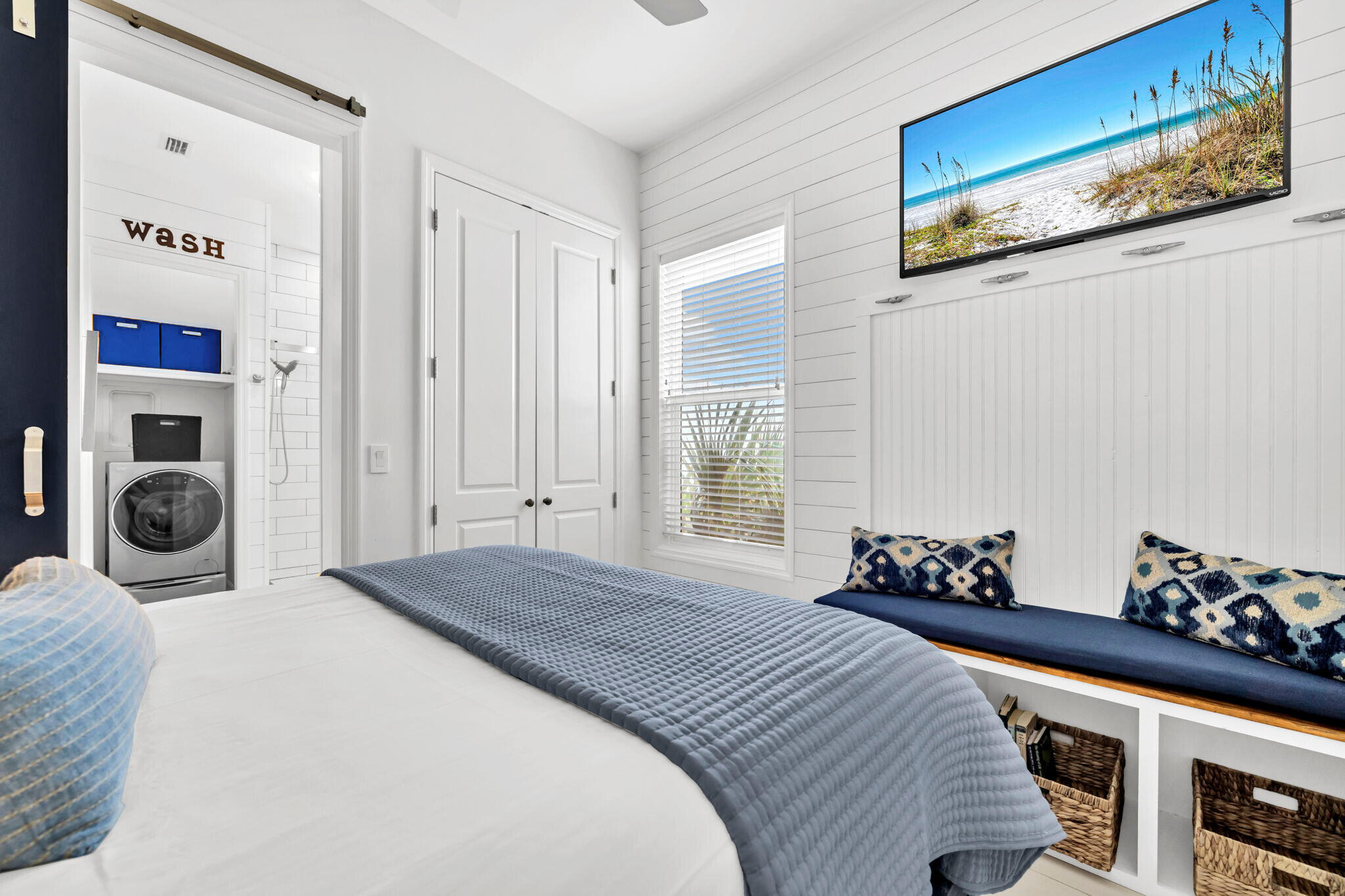 LEEWARD CONDO - Residential
