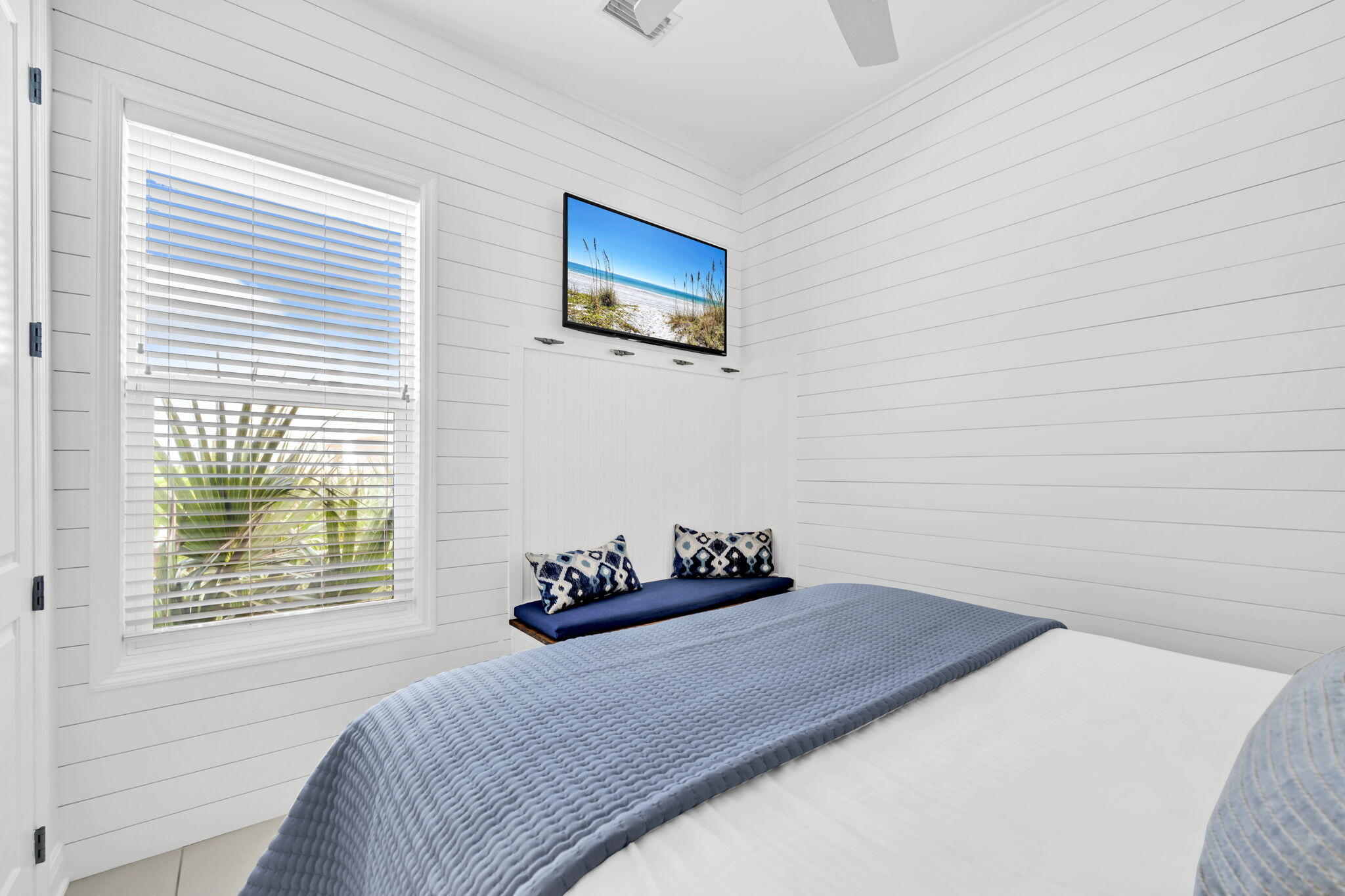 LEEWARD CONDO - Residential