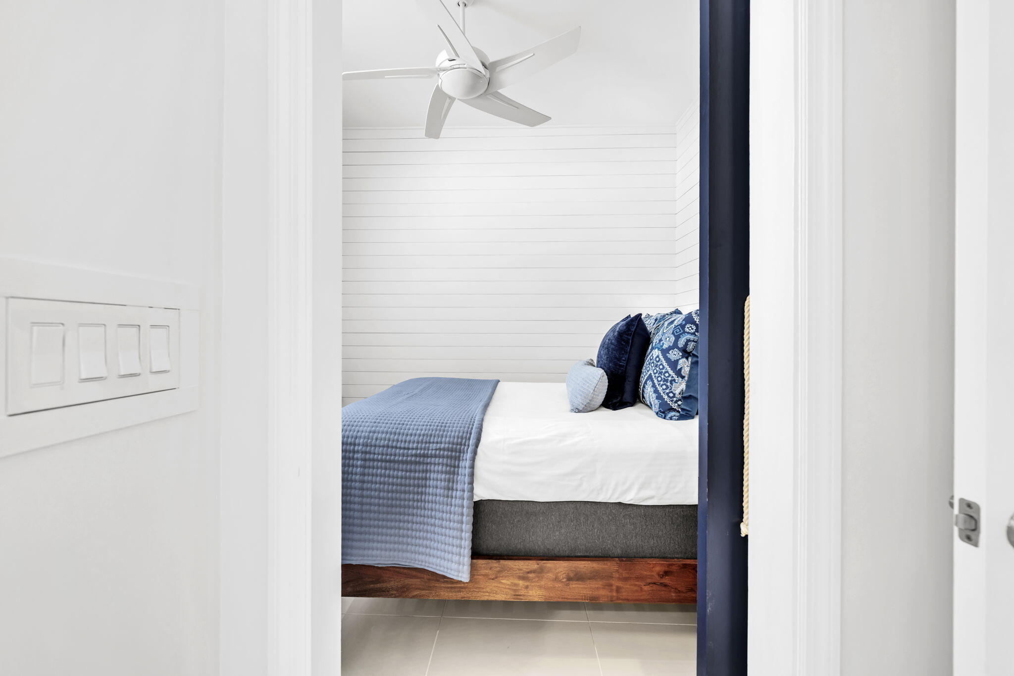 LEEWARD CONDO - Residential