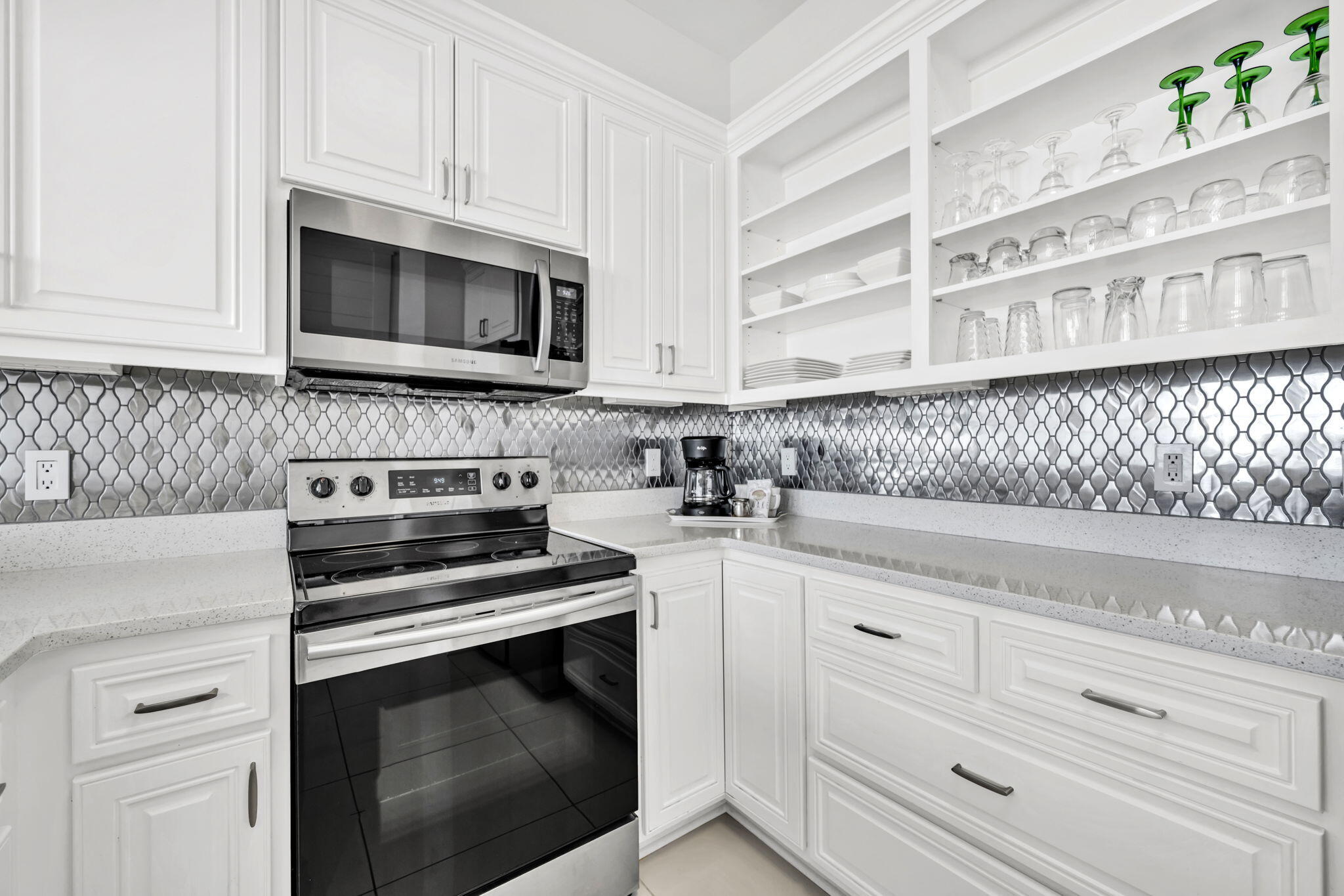 LEEWARD CONDO - Residential