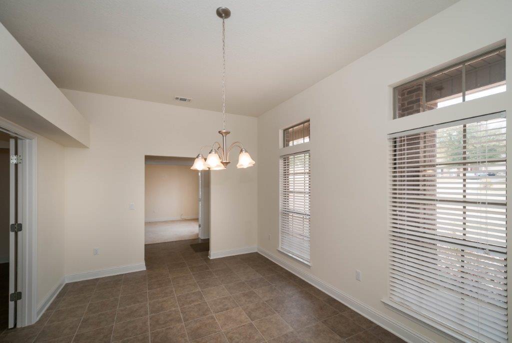 SILVER SPRINGS EST - Residential