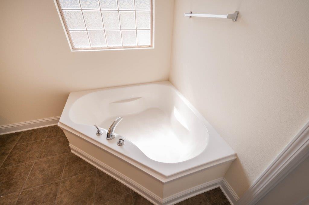 SILVER SPRINGS EST - Residential