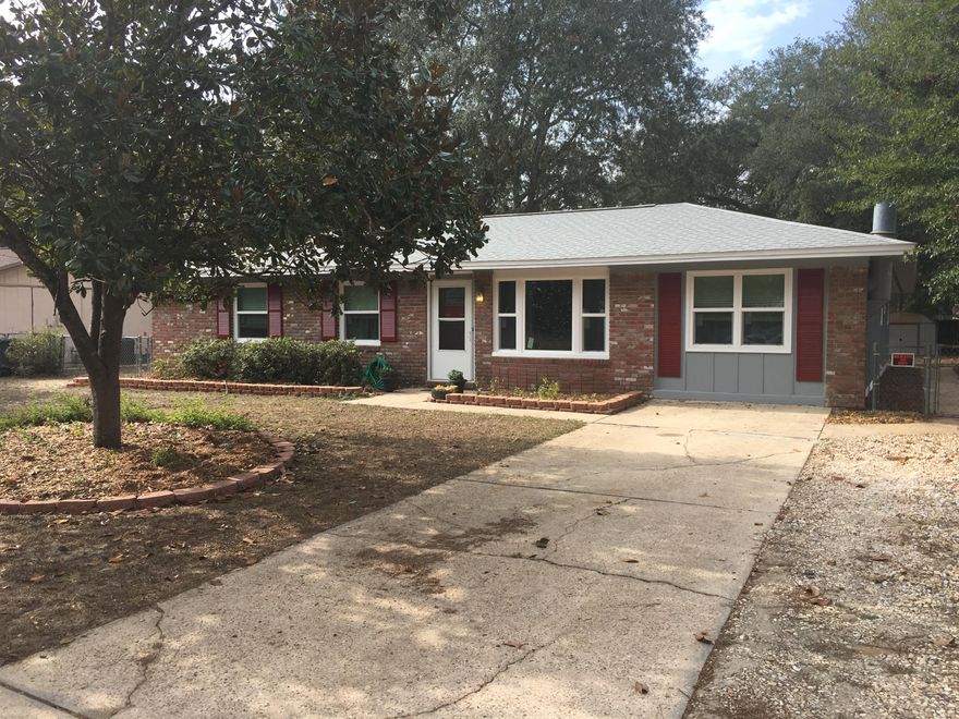 Great home located in the Historic District of Valparaiso, FL, just minutes to the East Gate of Eglin AFB! 3 Bedroom 2 1/2 bath with a large flex room make this home a must see.