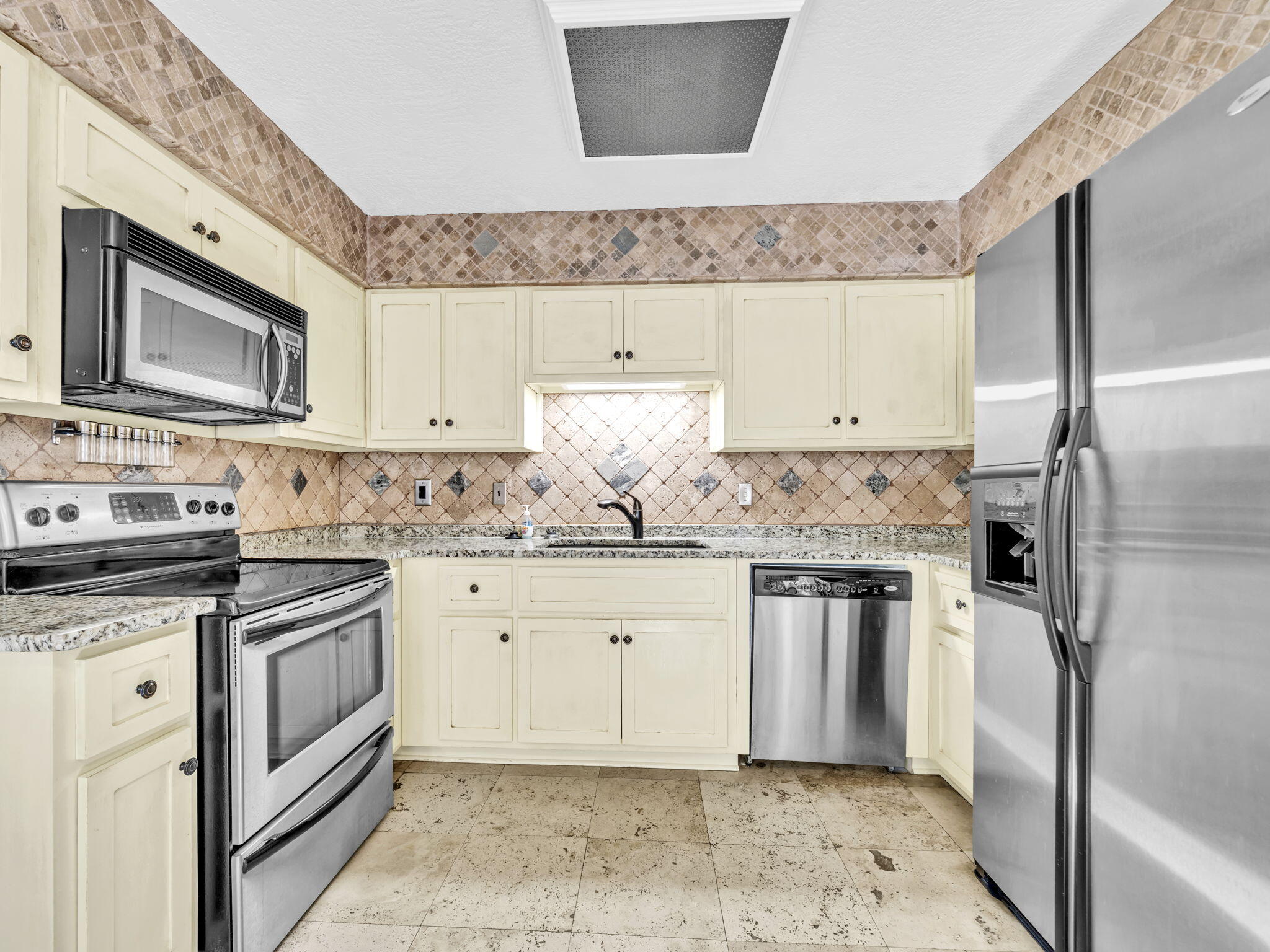 KIDD BAYOU OAKS UNIT 2 - Residential Lease