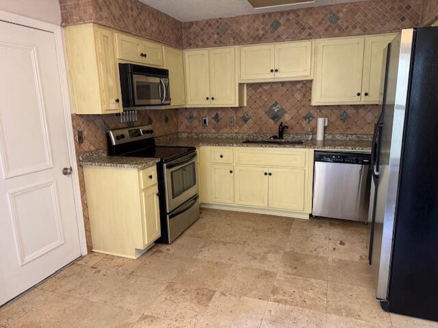 KIDD BAYOU OAKS UNIT 2 - Residential Lease