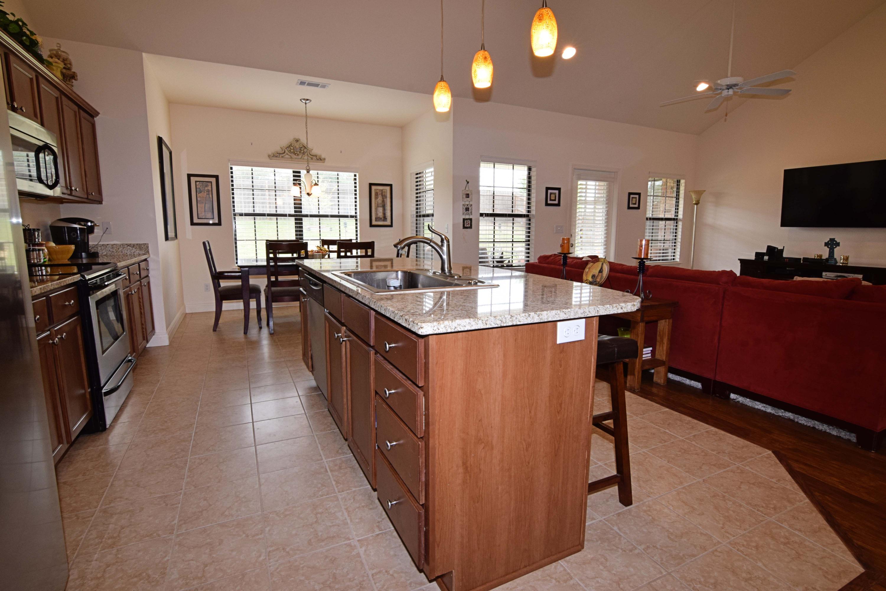 LAKE RIDGE ESTATES - Residential