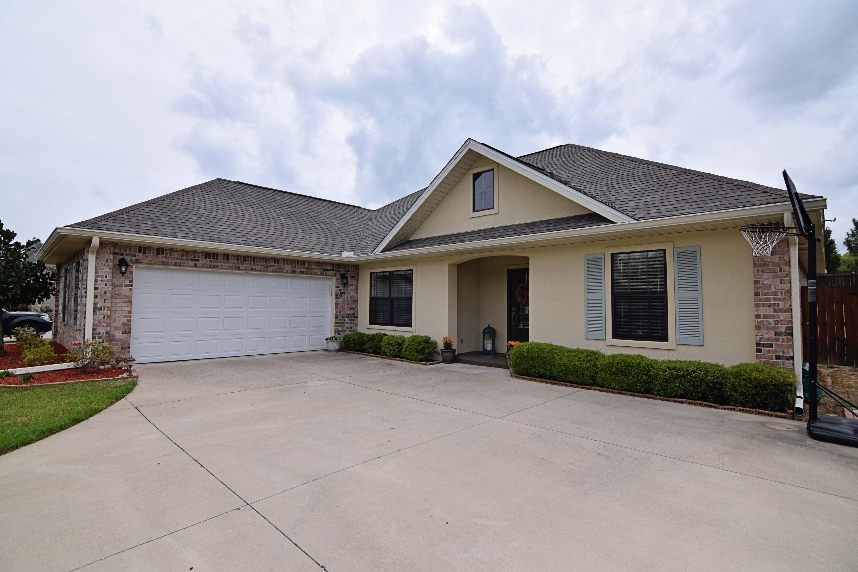 LAKE RIDGE ESTATES - Residential