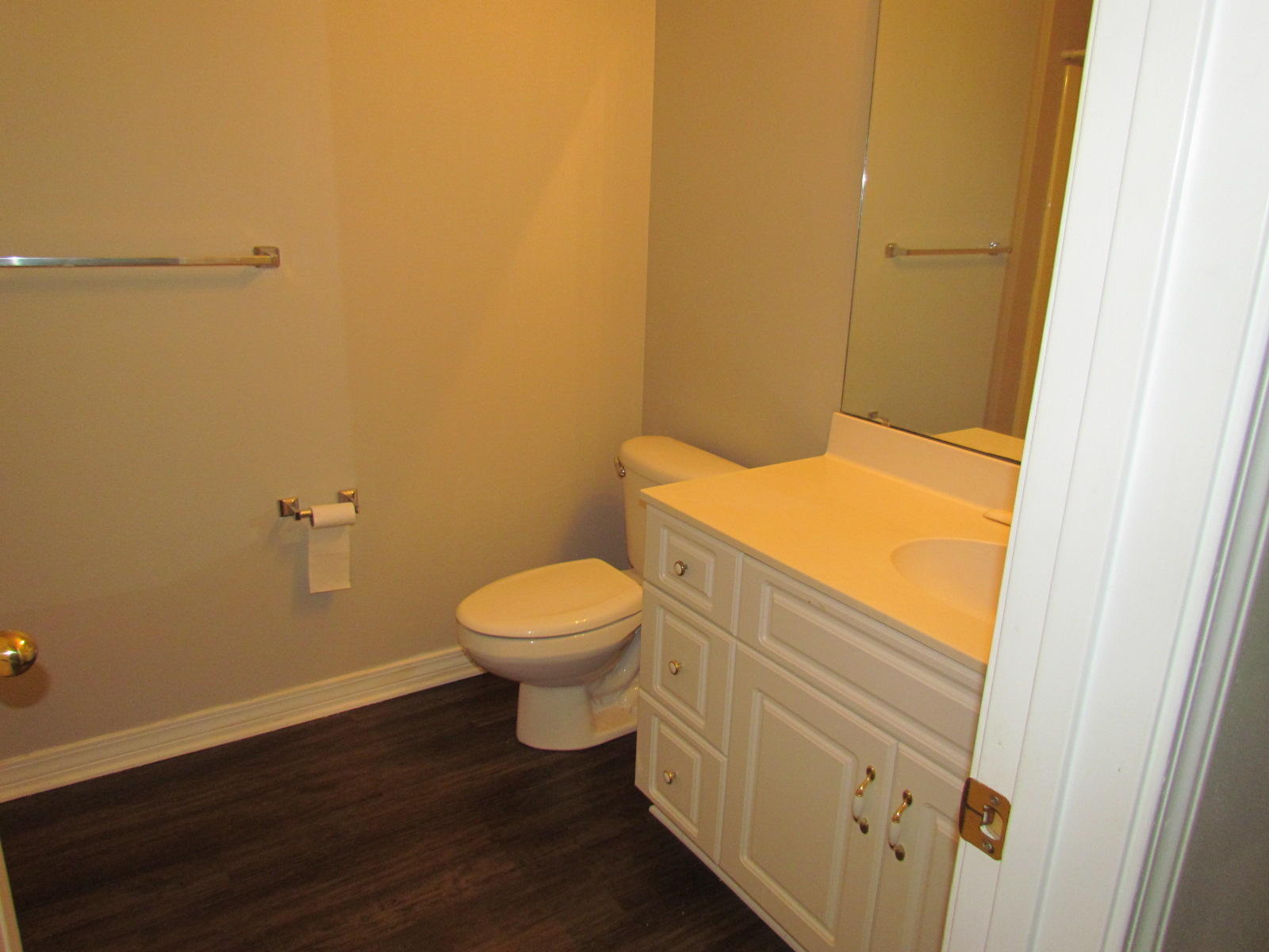 THE OAKS AT NICEVILLE CONDO UNIT 124 - Residential Lease