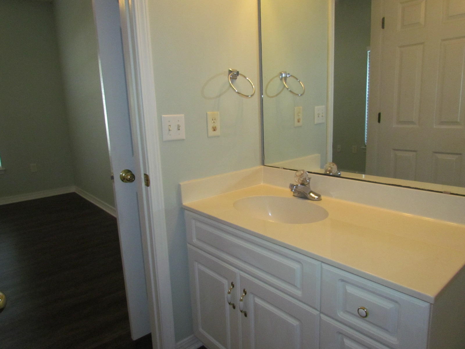 THE OAKS AT NICEVILLE CONDO UNIT 124 - Residential Lease