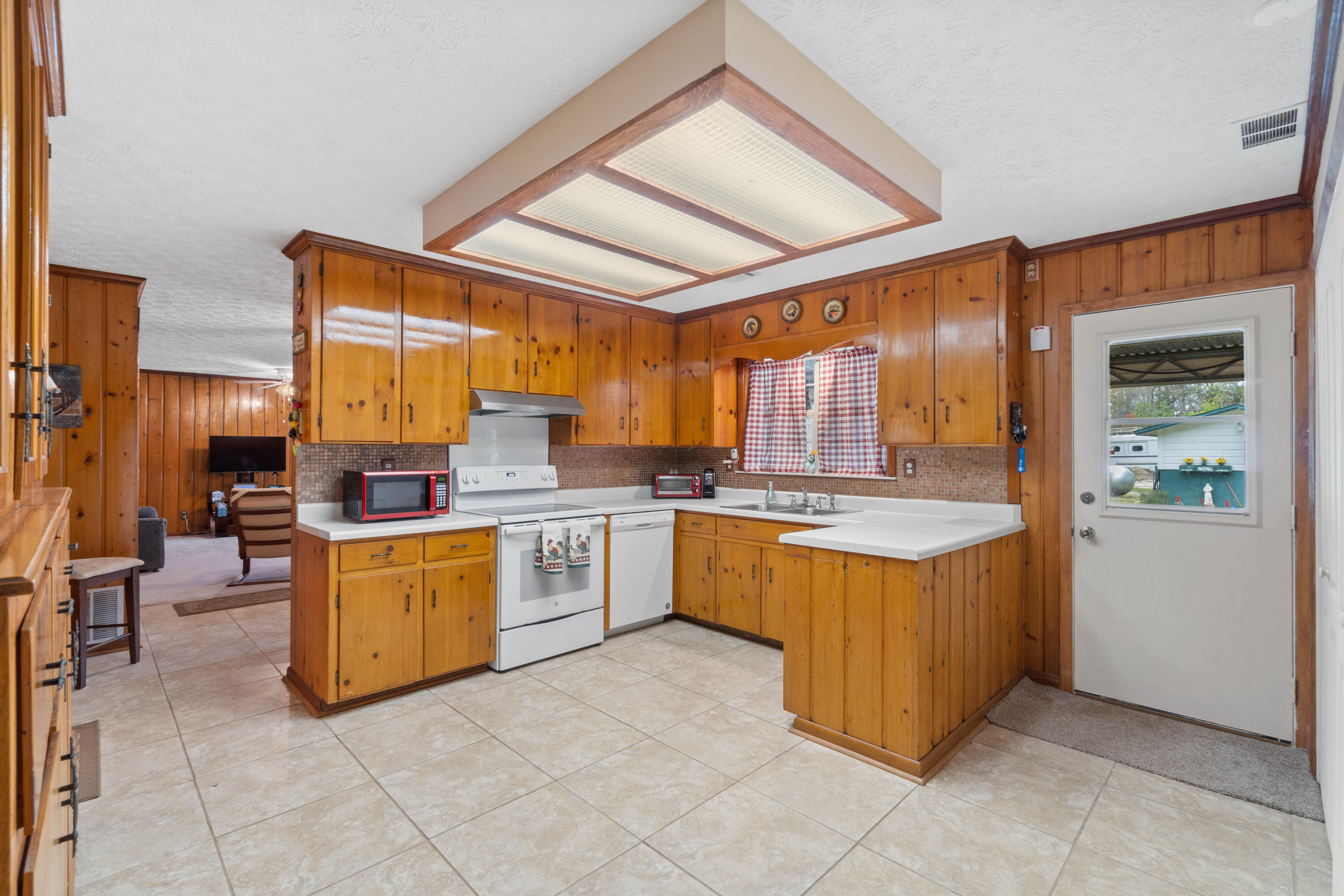 NO RECORDED SUBDIVISION - Residential