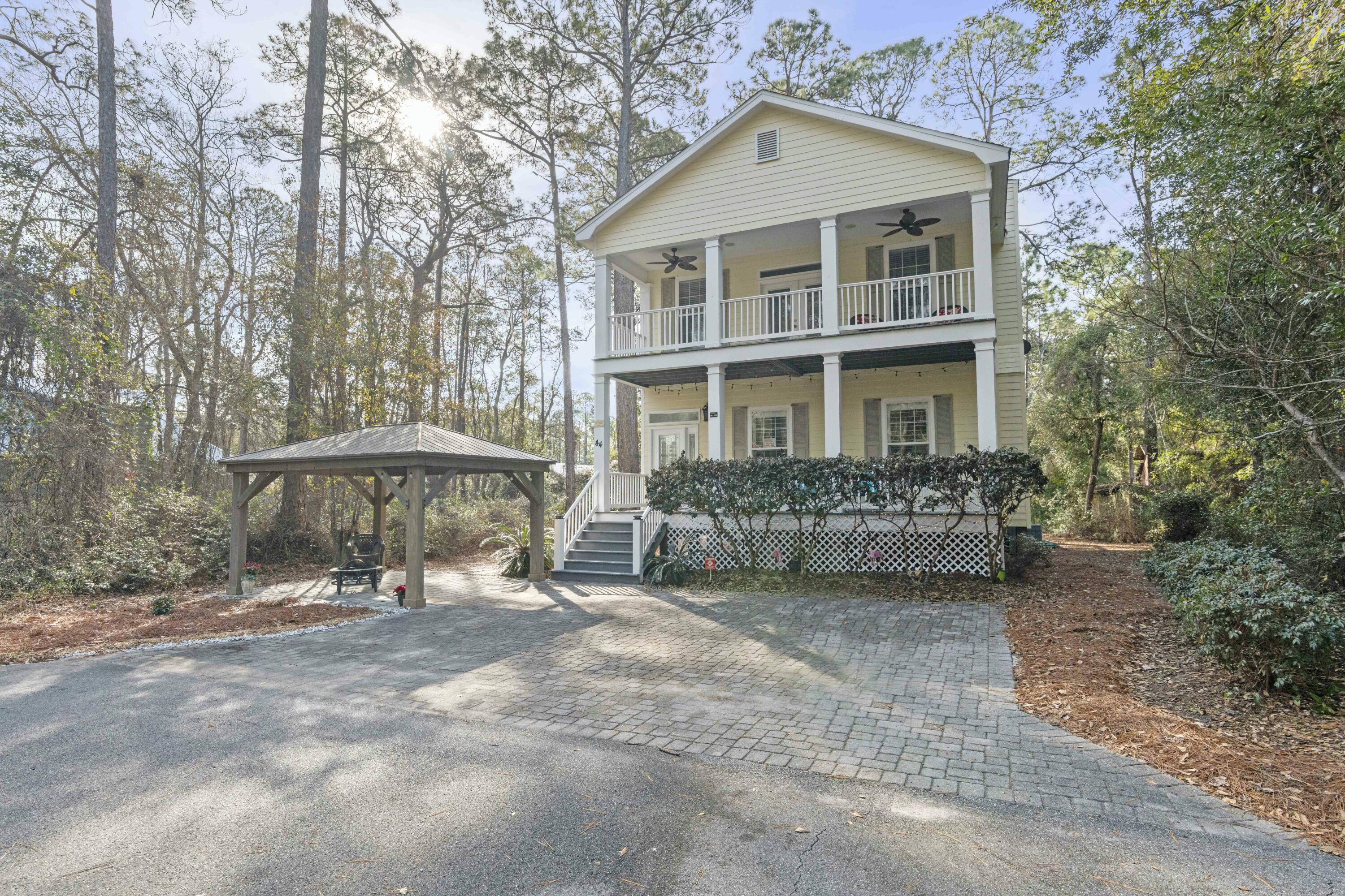 MAGNOLIA BEACH - Residential