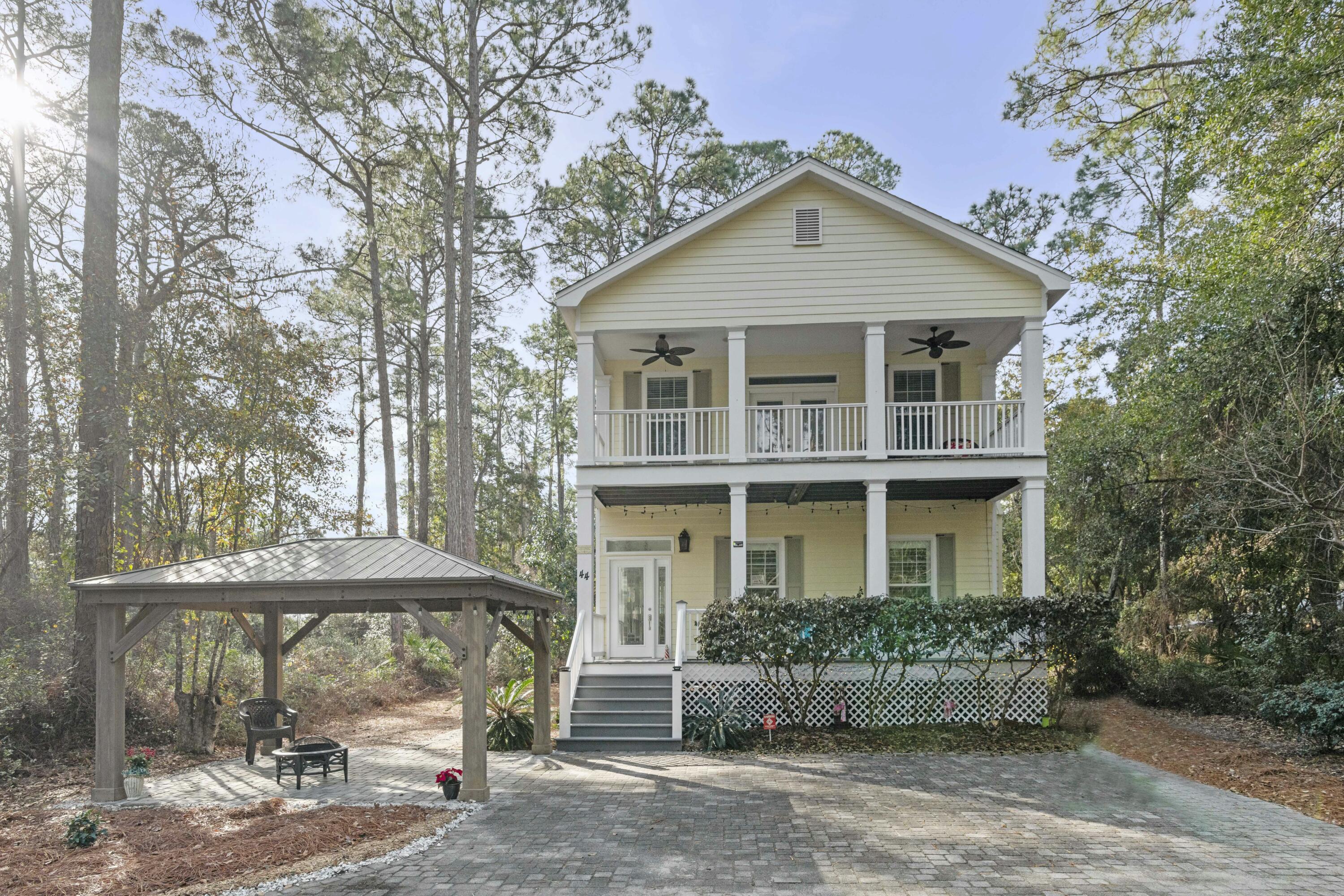 MAGNOLIA BEACH - Residential