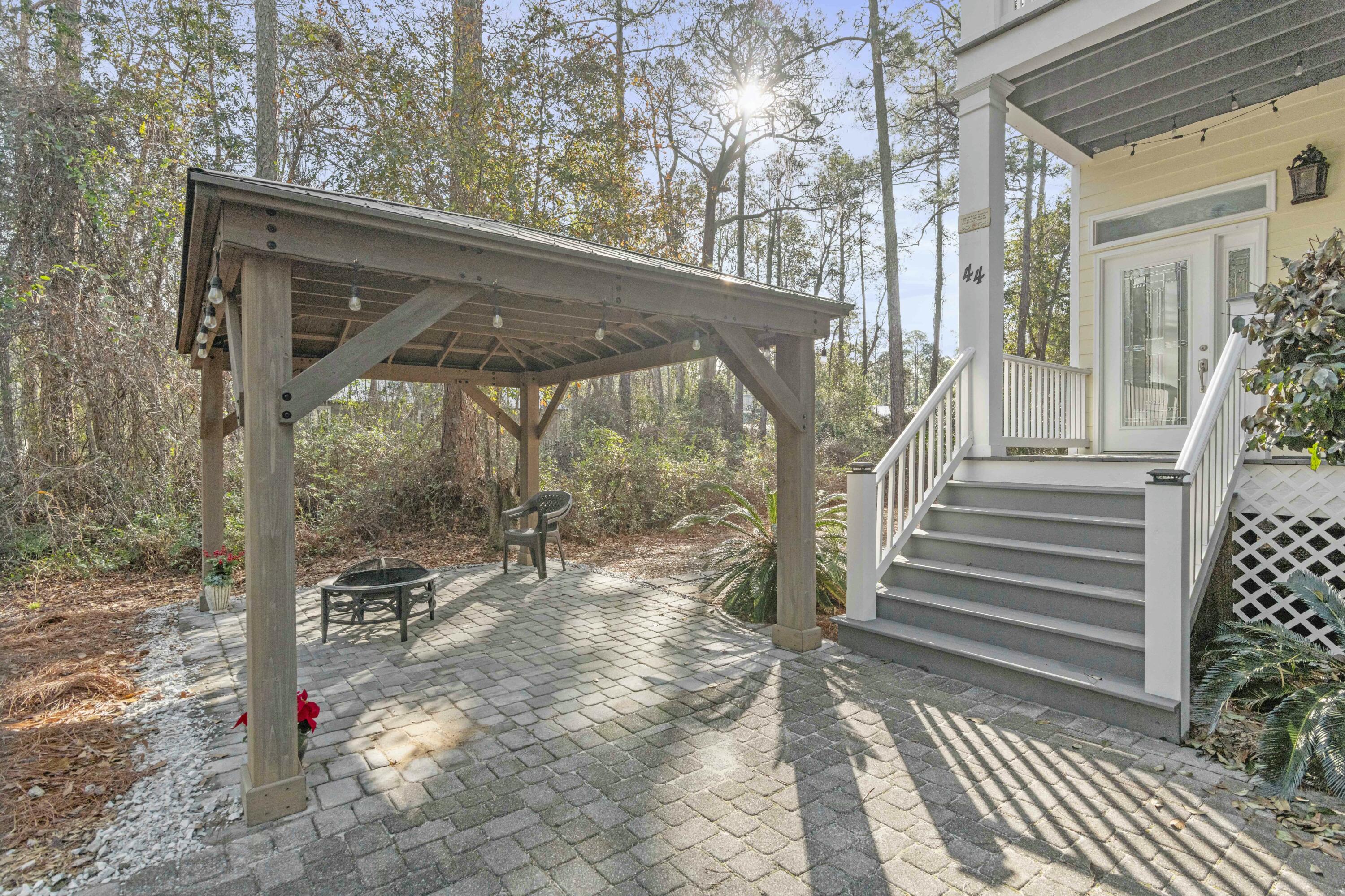 MAGNOLIA BEACH - Residential