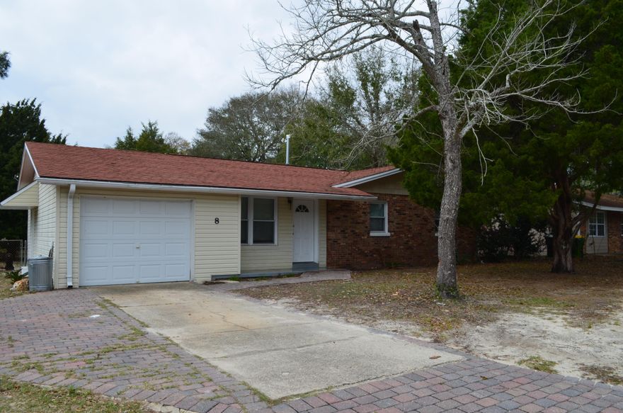 This house is a very short distance to FWBHS and Edwins! This 3 bedroom, 2 bath, 1 car garage house boasts is perfectly located in FWB! Wood floors, neutral walls, window moulding and ceiling fan are some features in the living room. The kitchen has stainless steal appliances, new cabinets, tile floors and space in abundance. The entire house has hard floors throughout- no carpet! Other whole home features are window trim throughout, blinds, and updated light fixtures. Each bedroom has ceiling fans and neutral walls. The master bathroom has a whirlpool tub. This house has a huge fenced in back yard and a one car garage.