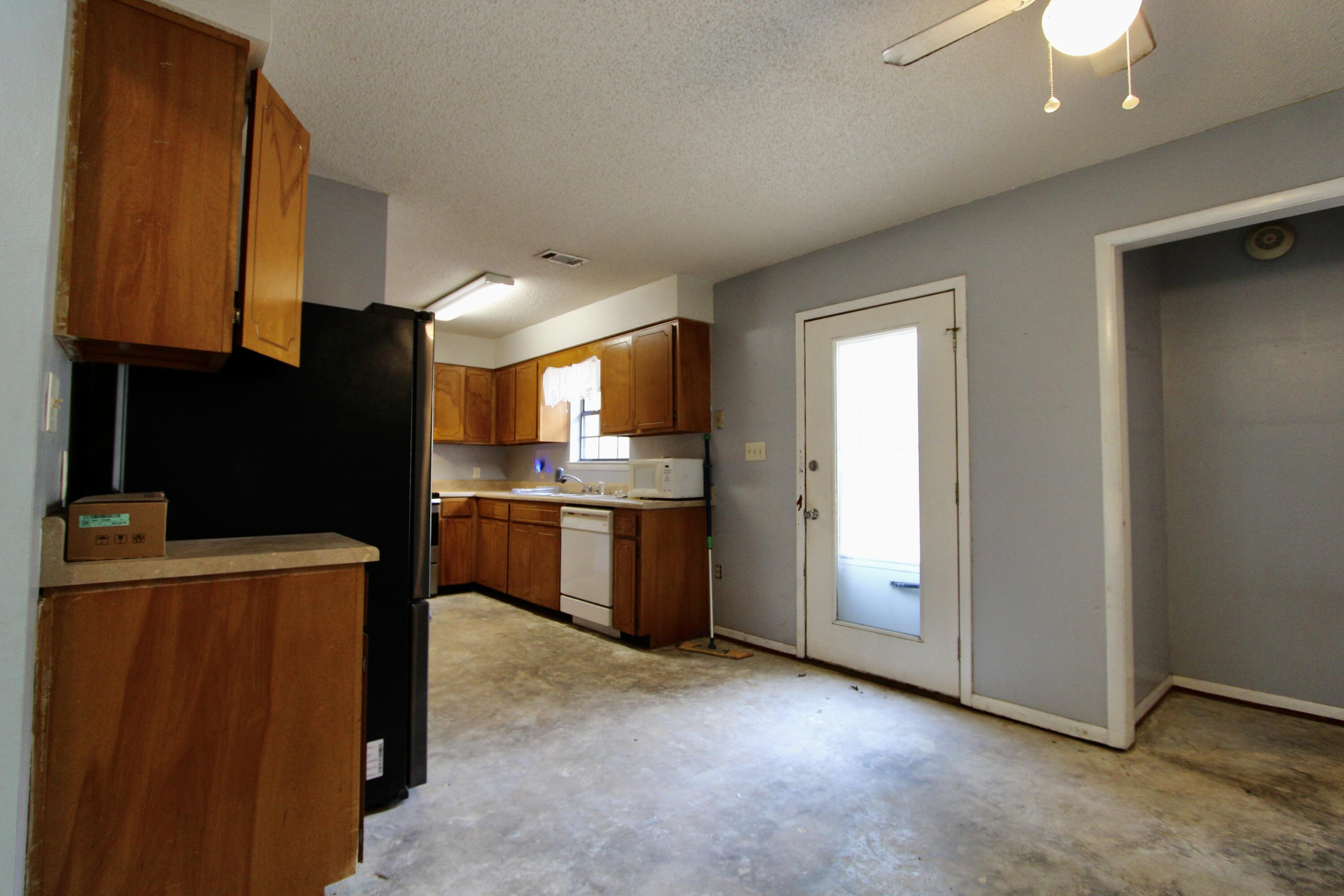 CORNER OAKS ESTATES - Residential