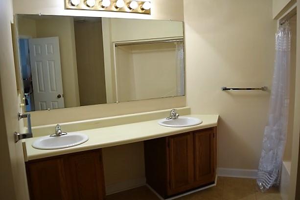 LAKESIDE CONDO AT BLUEWATER BAY - Residential