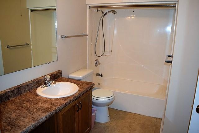 LAKESIDE CONDO AT BLUEWATER BAY - Residential