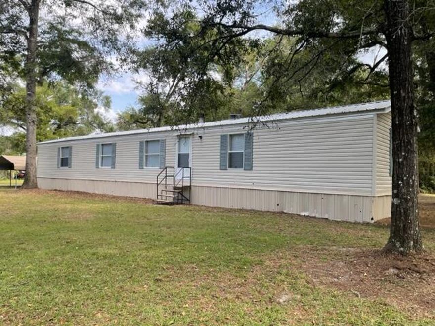 3BR/2BA very clean Mobile Home on 3280 in Freeport / Ponce De Leon Area for Rent. Large Kitchen, Living Room with Fireplace, Covered back Deck and 2 car carport. Master bedroom has tub and shower. Property is for rent looking for one year lease minimum. Must have Good Credit to Apply. Application required. Security Deposit required.