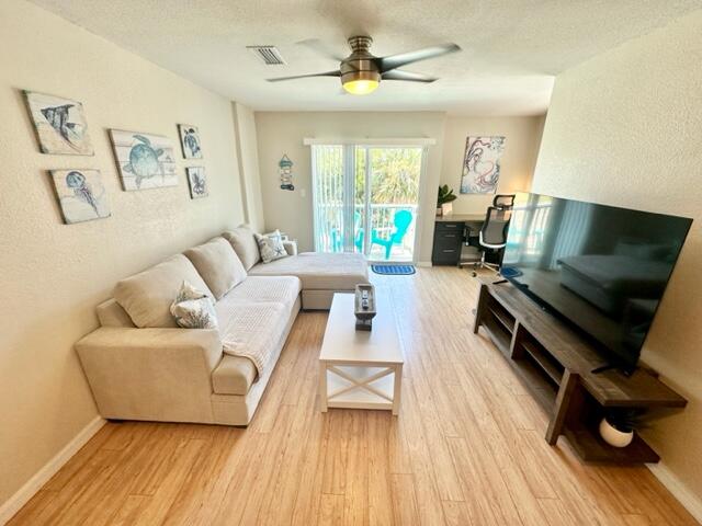 COMMODORES LANDING - Residential Lease