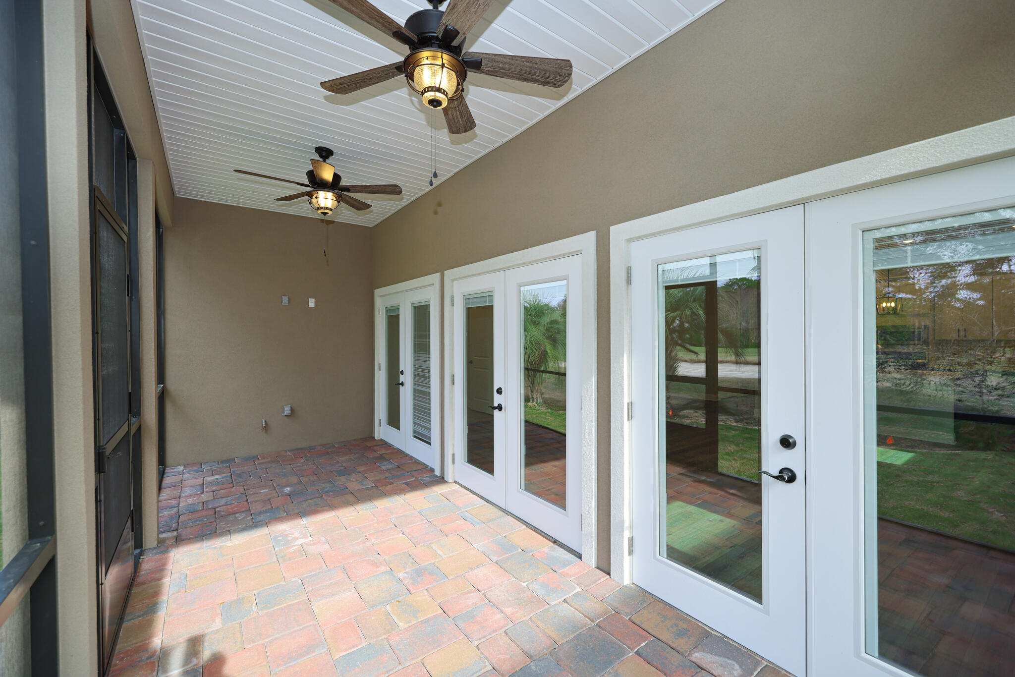 27-1S-22-1554-0000-002A - Residential