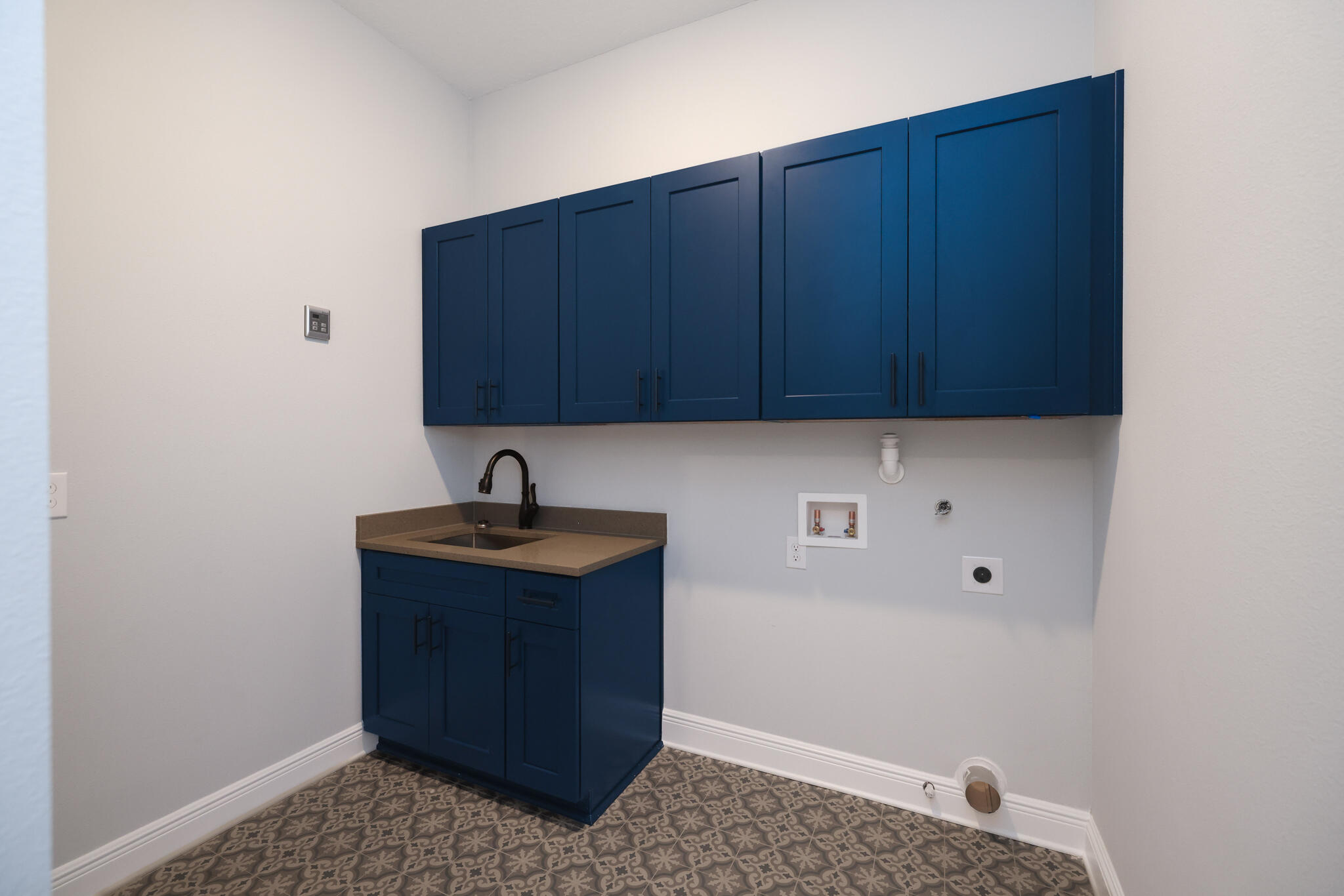 27-1S-22-1554-0000-002A - Residential