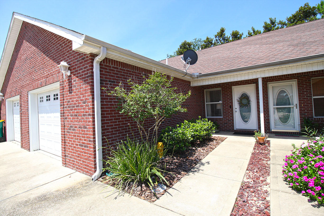 Charming 3/2 townhome in the heart of Destin! New tile/carpet/appliances and other updates in 2018. All appliances convey. Freshly painted! This is a great starter or investment that will rent for $1750 per month. Call today before its too late!! **Interior photos coming soon!**