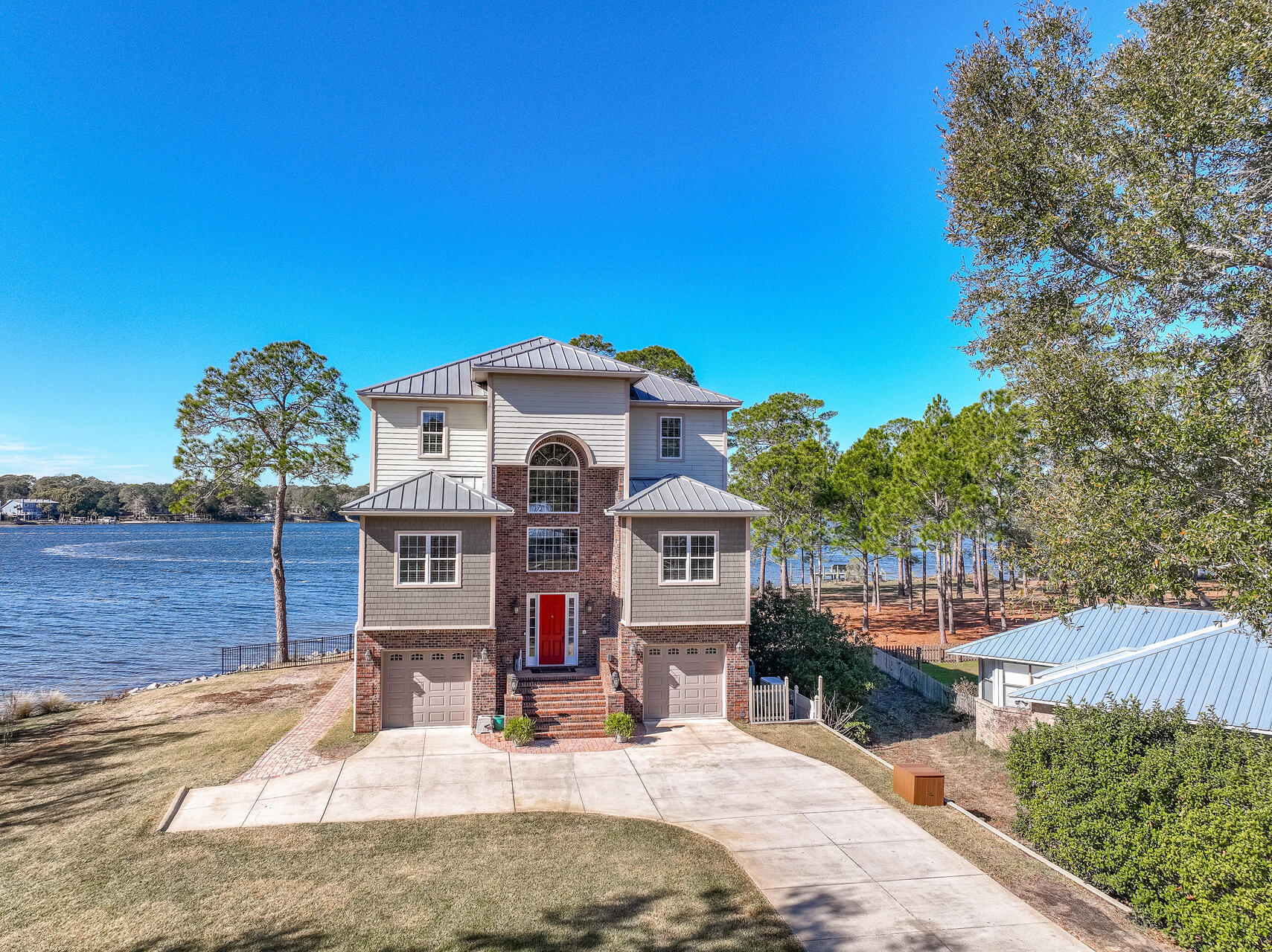 GREY MOSS POINT - Residential