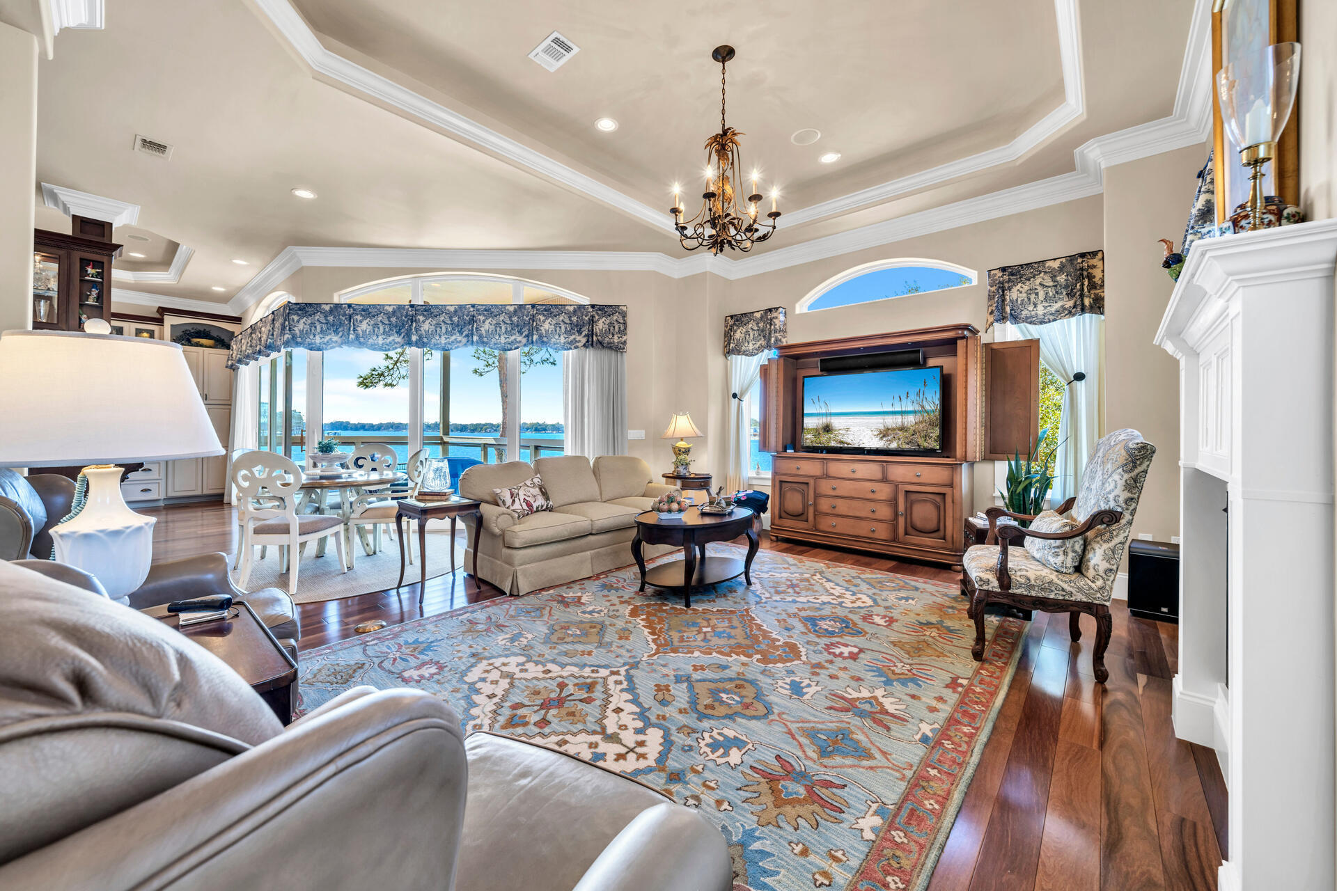 GREY MOSS POINT - Residential