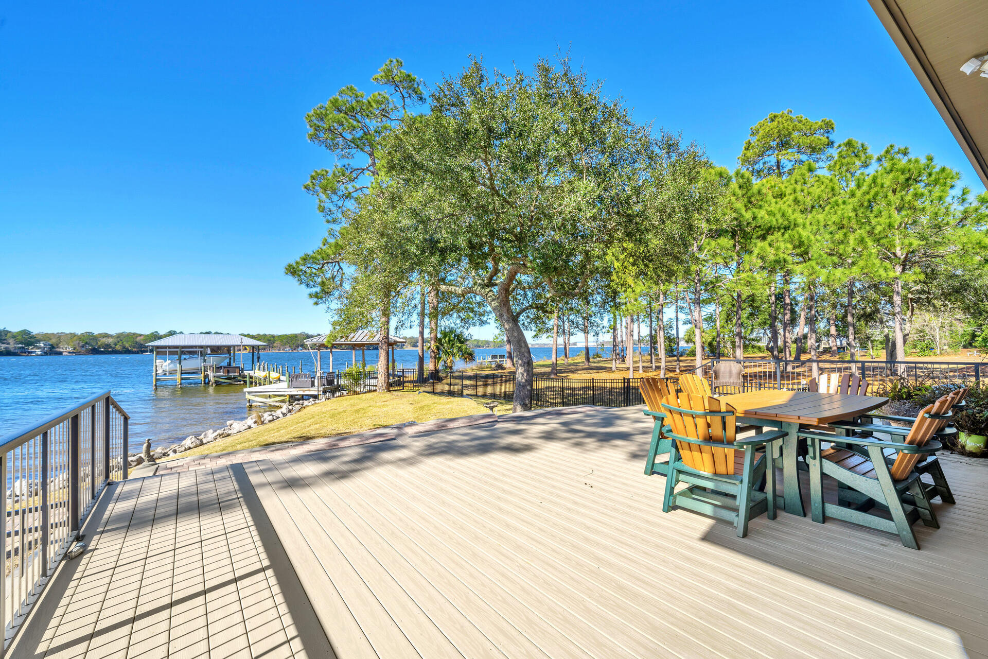GREY MOSS POINT - Residential