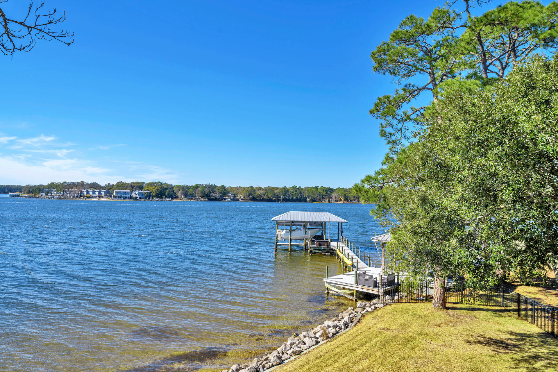 GREY MOSS POINT - Residential